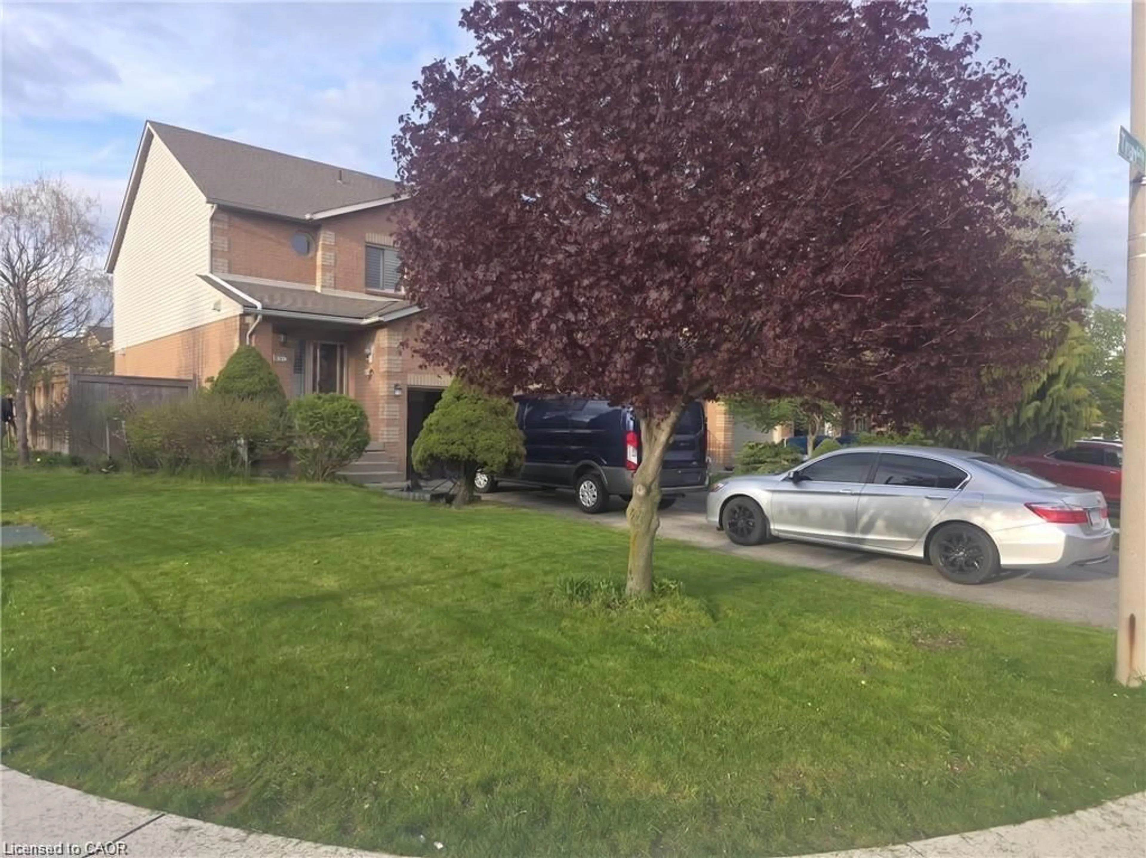 A pic from outside/outdoor area/front of a property/back of a property/a pic from drone, street for 125 Terni Blvd, Hamilton Ontario L8W 3W4