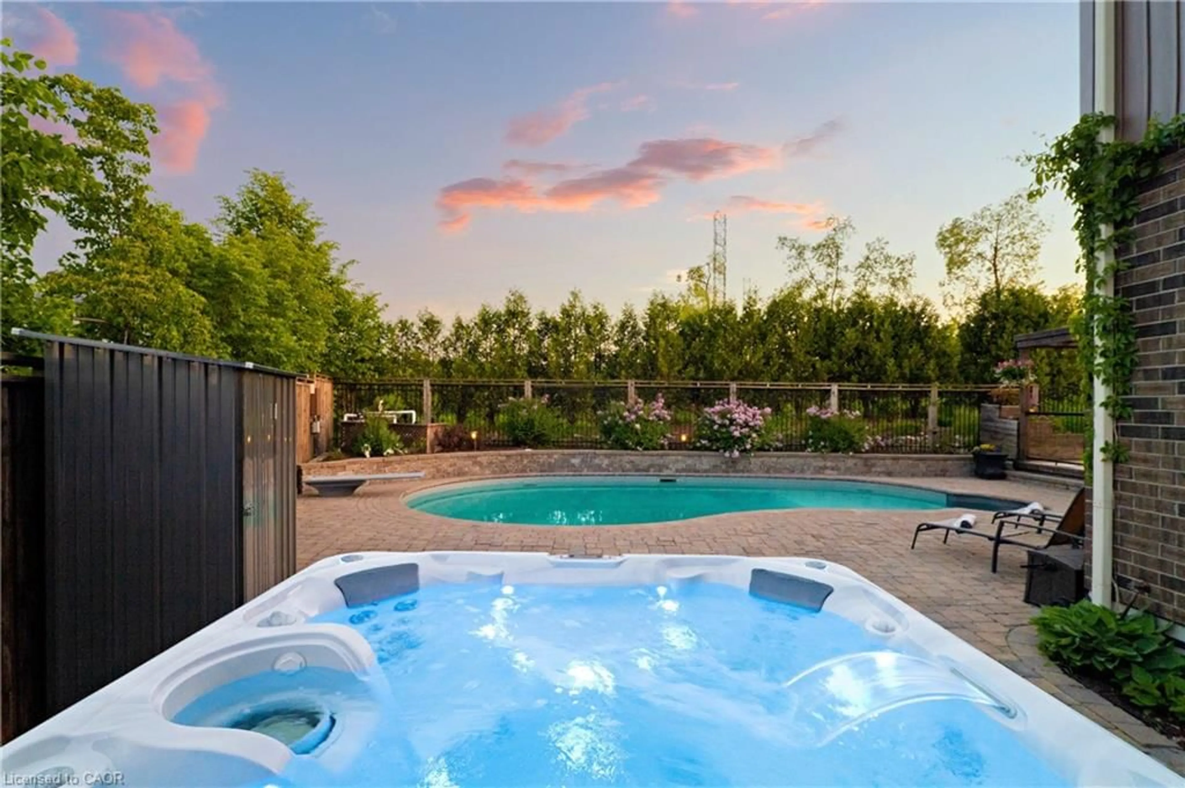 Pool for 505 St Moritz Ave, Waterloo Ontario N2T 0B3