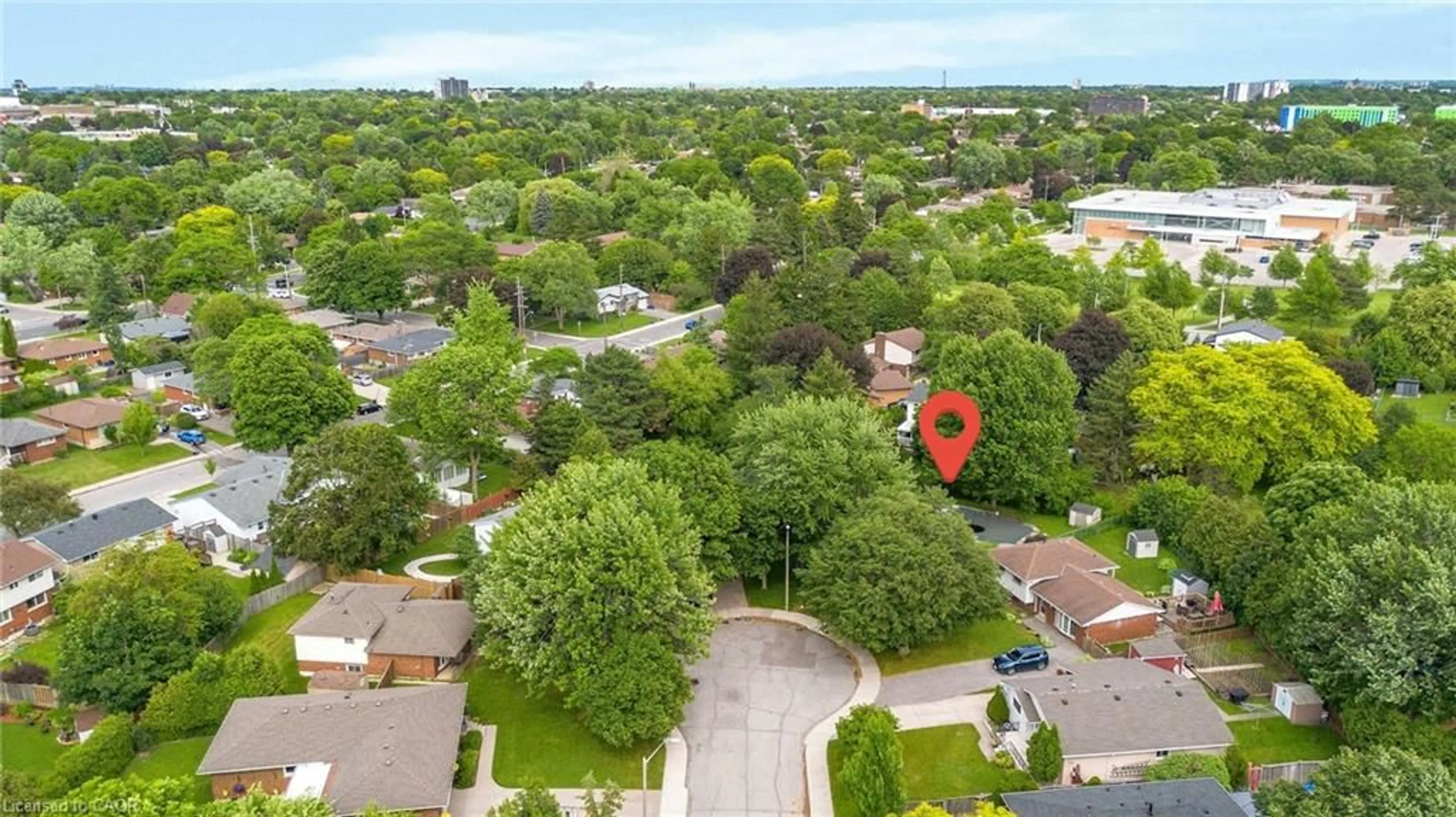 A pic from outside/outdoor area/front of a property/back of a property/a pic from drone, street for 108 Fassett Crt, Hamilton Ontario L9C 4E9