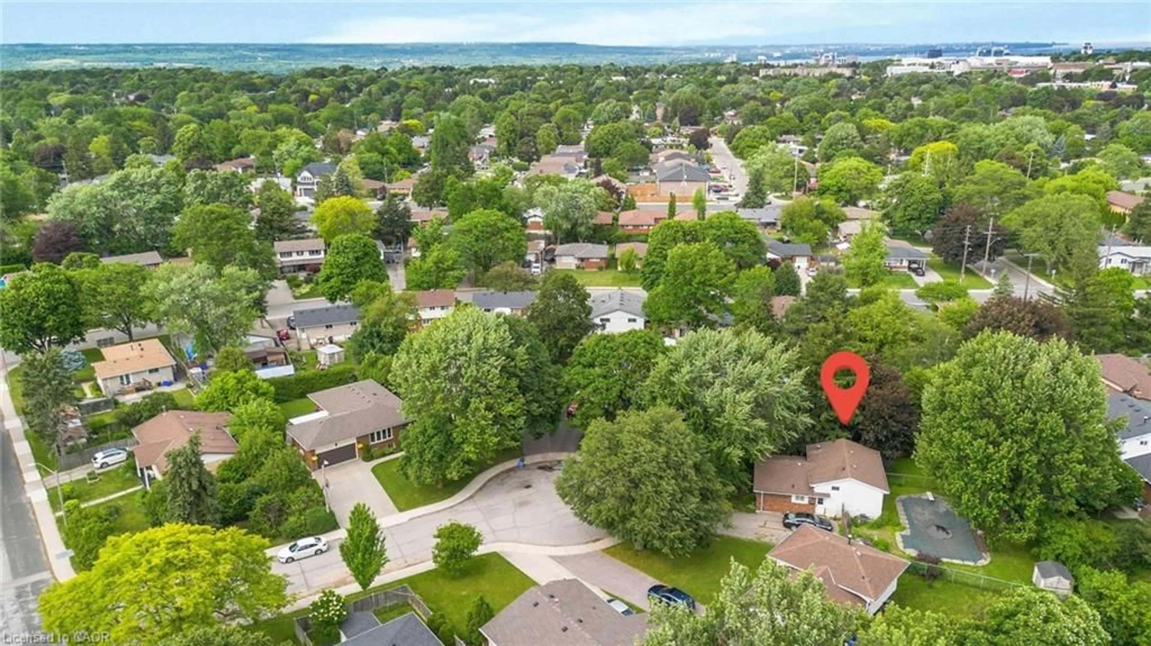 A pic from outside/outdoor area/front of a property/back of a property/a pic from drone, street for 108 Fassett Crt, Hamilton Ontario L9C 4E9