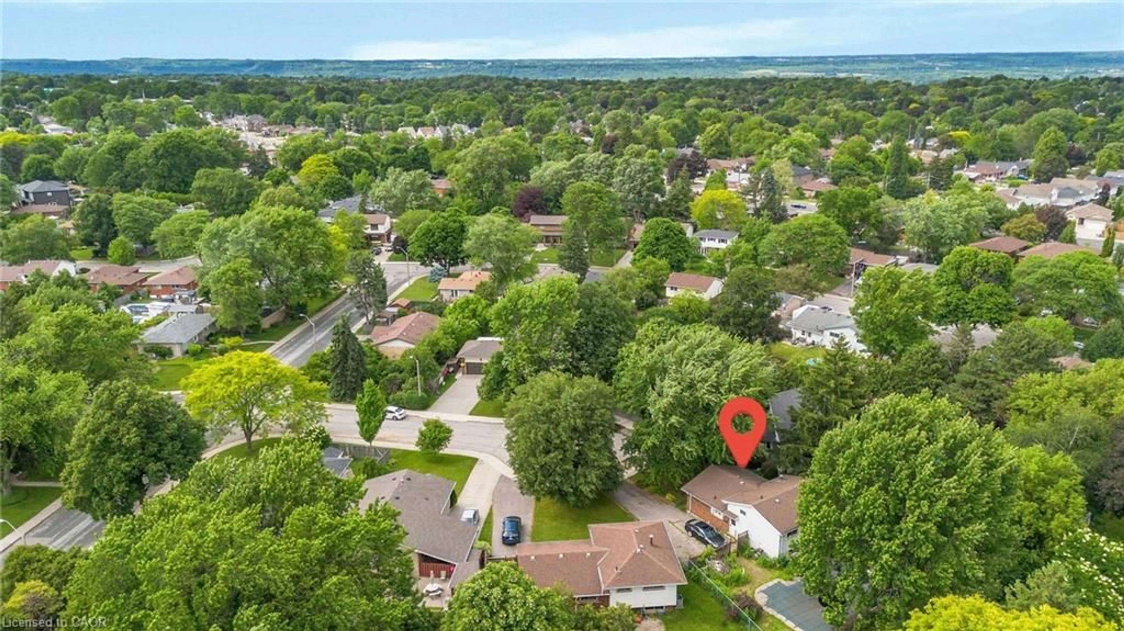 A pic from outside/outdoor area/front of a property/back of a property/a pic from drone, unknown for 108 Fassett Crt, Hamilton Ontario L9C 4E9
