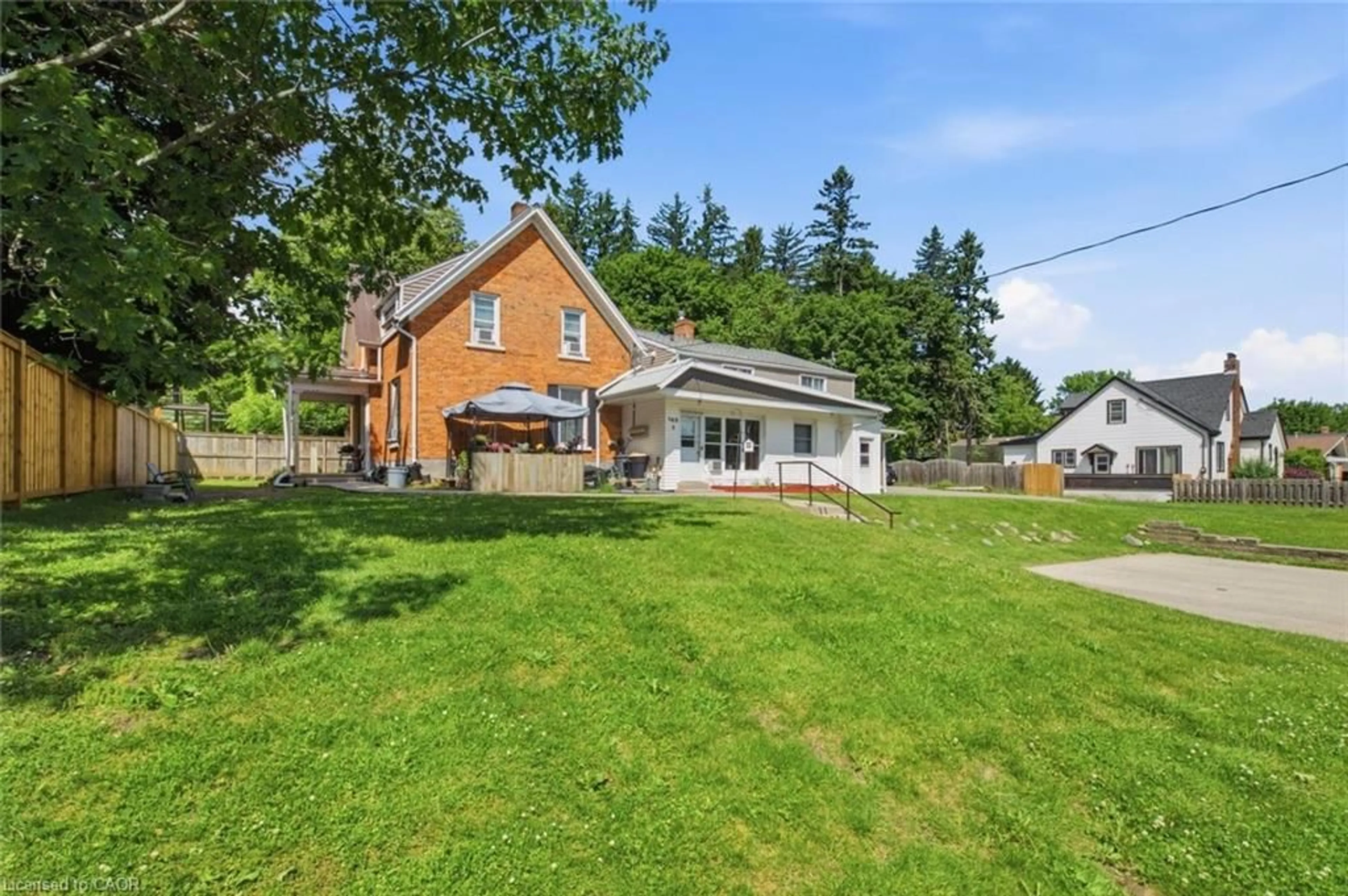 A pic from outside/outdoor area/front of a property/back of a property/a pic from drone, unknown for 160 Queen St, Simcoe Ontario N3Y 3Y6