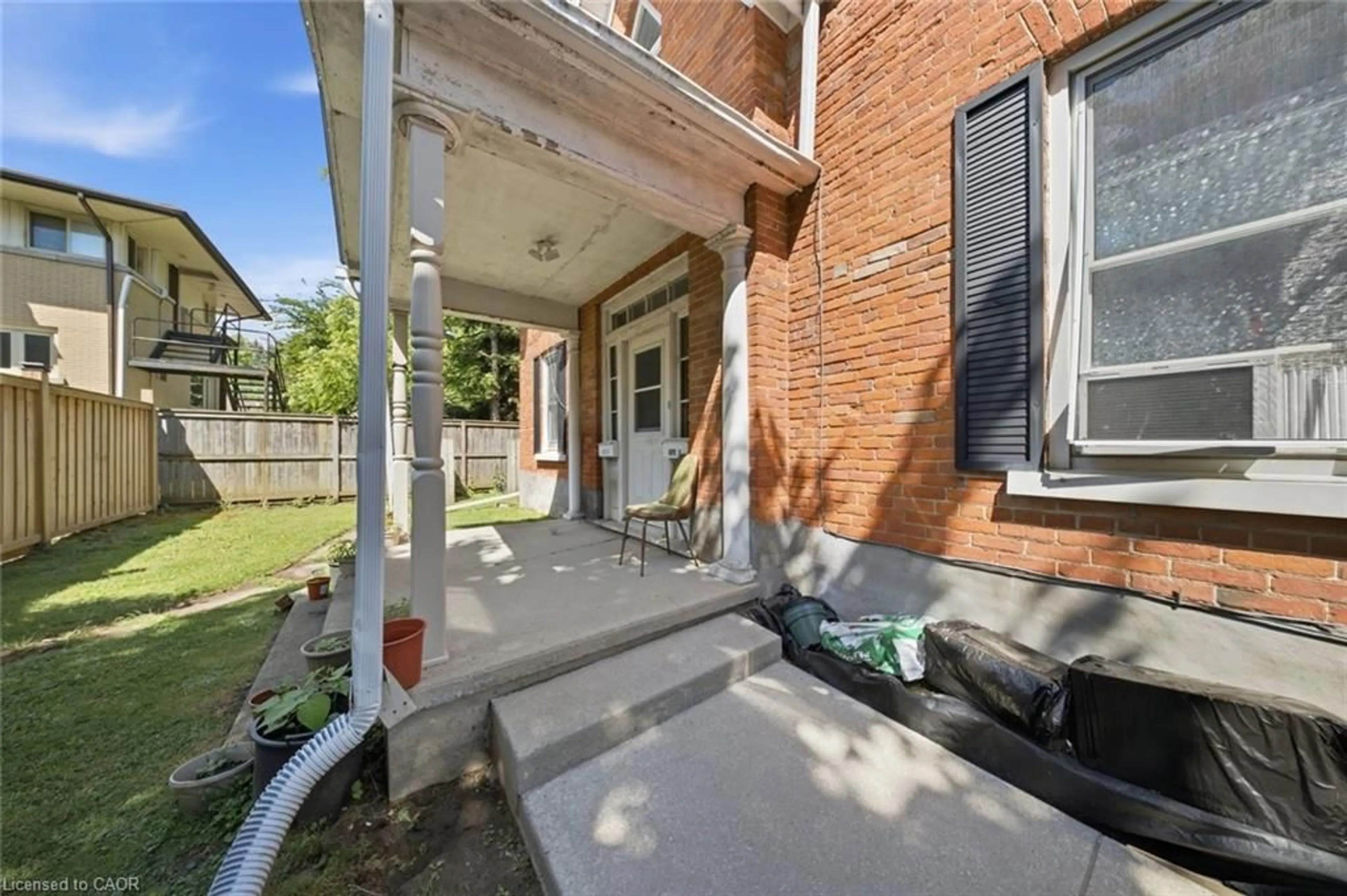 Patio, street for 160 Queen St, Simcoe Ontario N3Y 3Y6