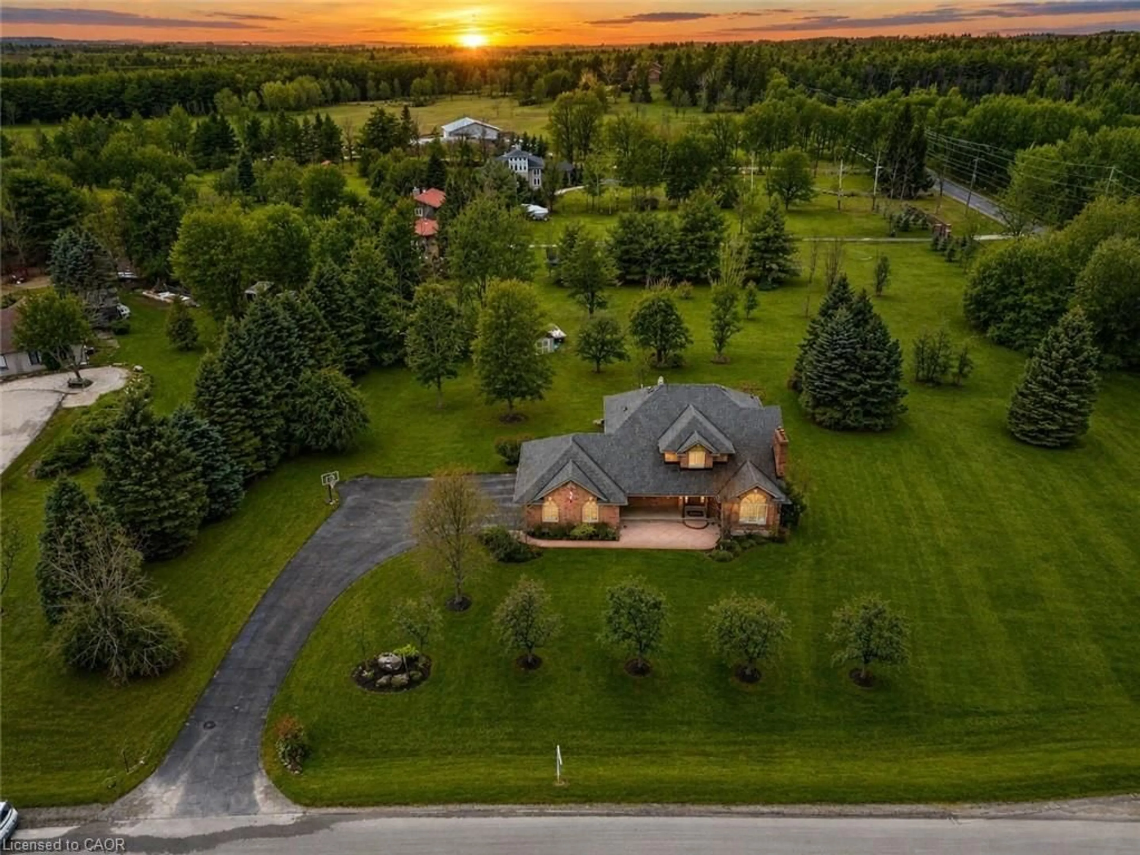 A pic from outside/outdoor area/front of a property/back of a property/a pic from drone, mountain view for 2255 Mohawk Trail, Campbellville Ontario L0P 1B0