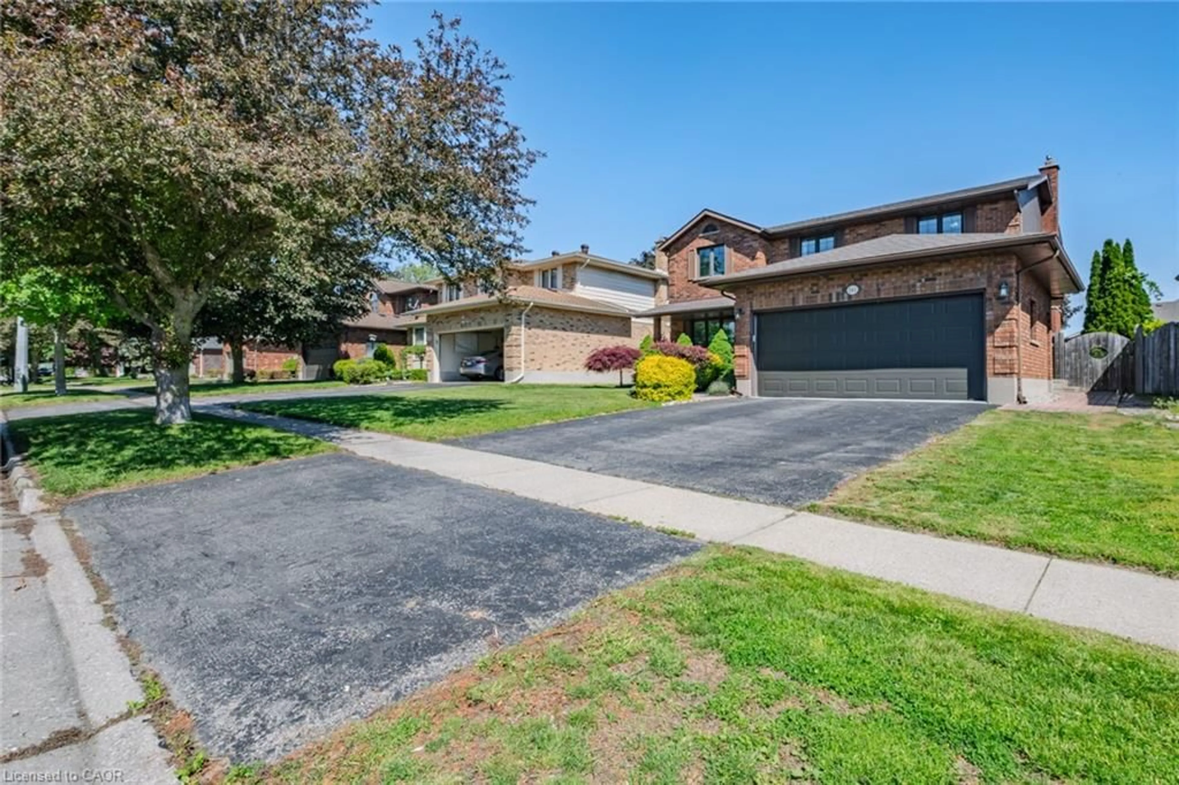 A pic from outside/outdoor area/front of a property/back of a property/a pic from drone, street for 141 Lynndale Rd, Simcoe Ontario N3Y 5J1