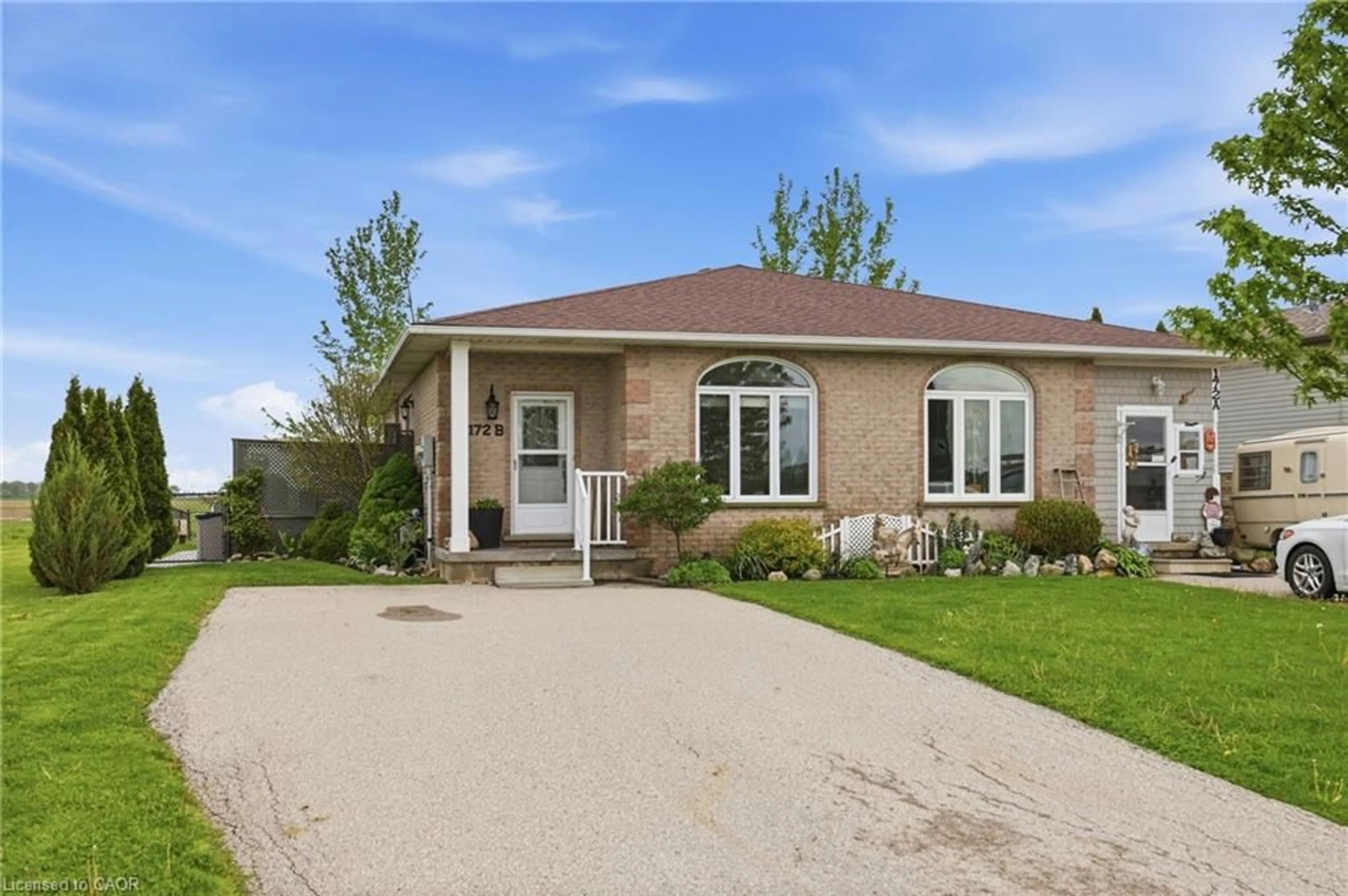 Home with vinyl exterior material, street for 172 B King St, Hagersville Ontario N0A 1H0