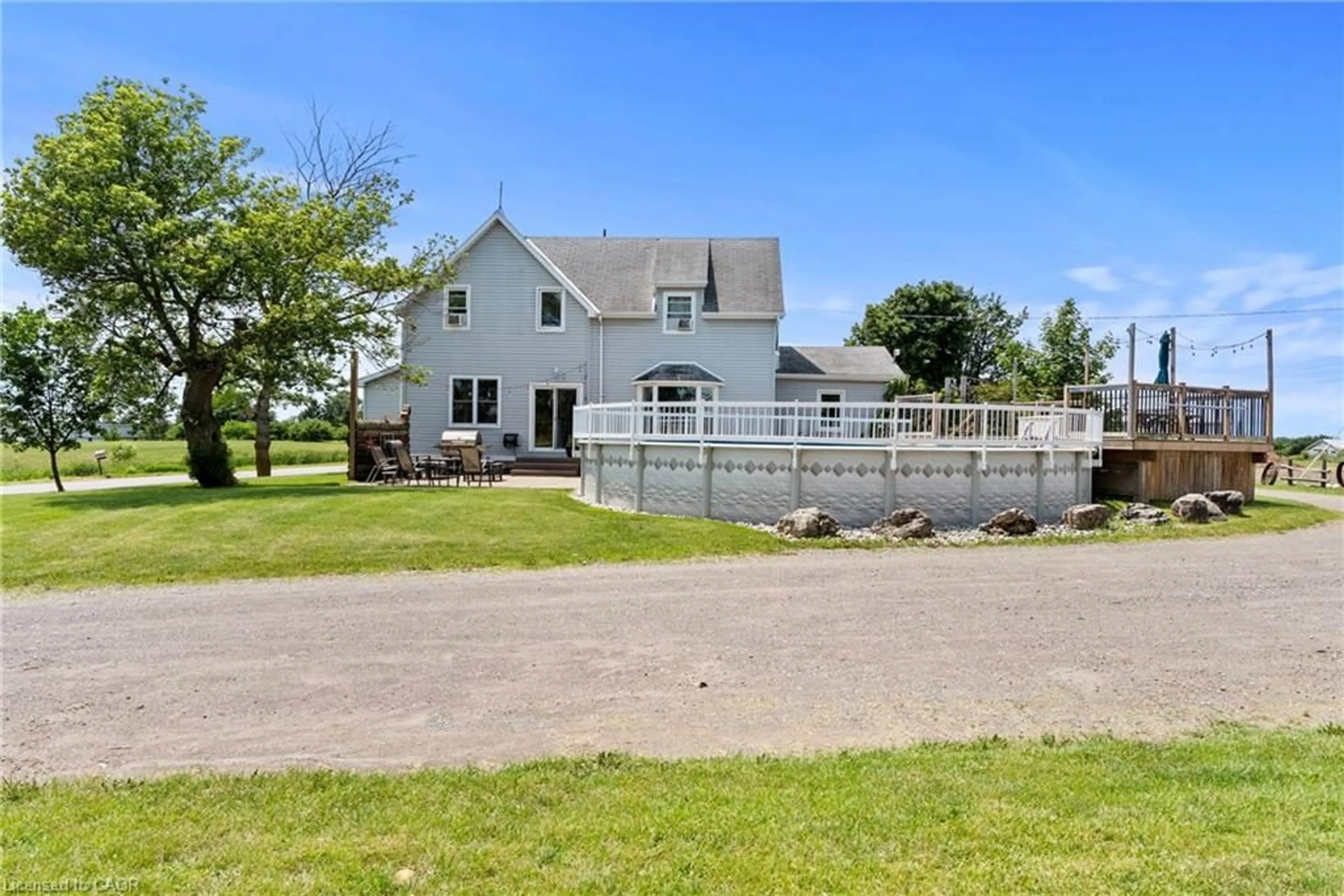 A pic from outside/outdoor area/front of a property/back of a property/a pic from drone, water/lake/river/ocean view for 4901 Sixteen Rd, Smithville Ontario L0R 1Y0