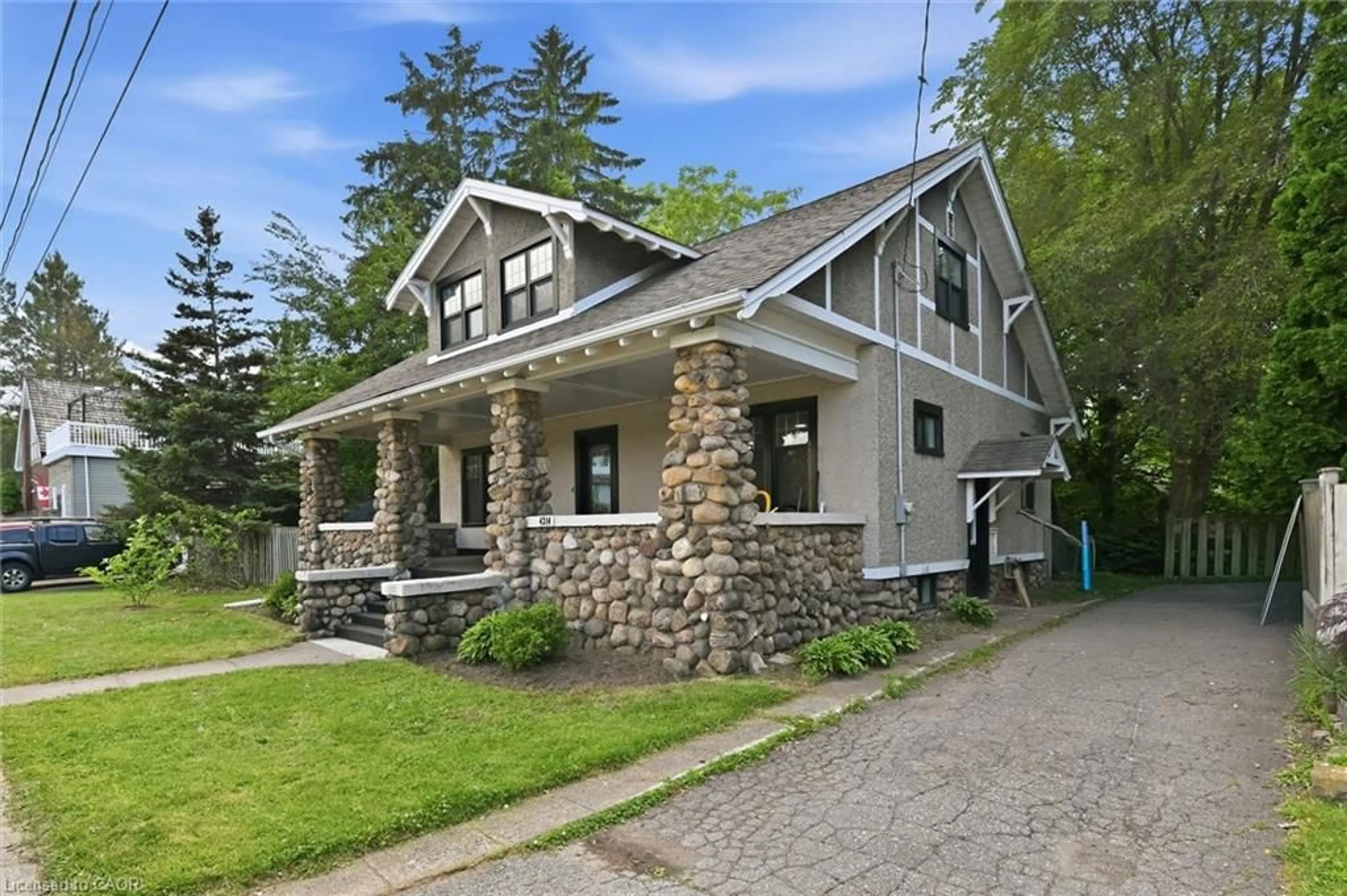 Home with brick exterior material, street for 4314 West Ave, Beamsville Ontario L0R 1B8