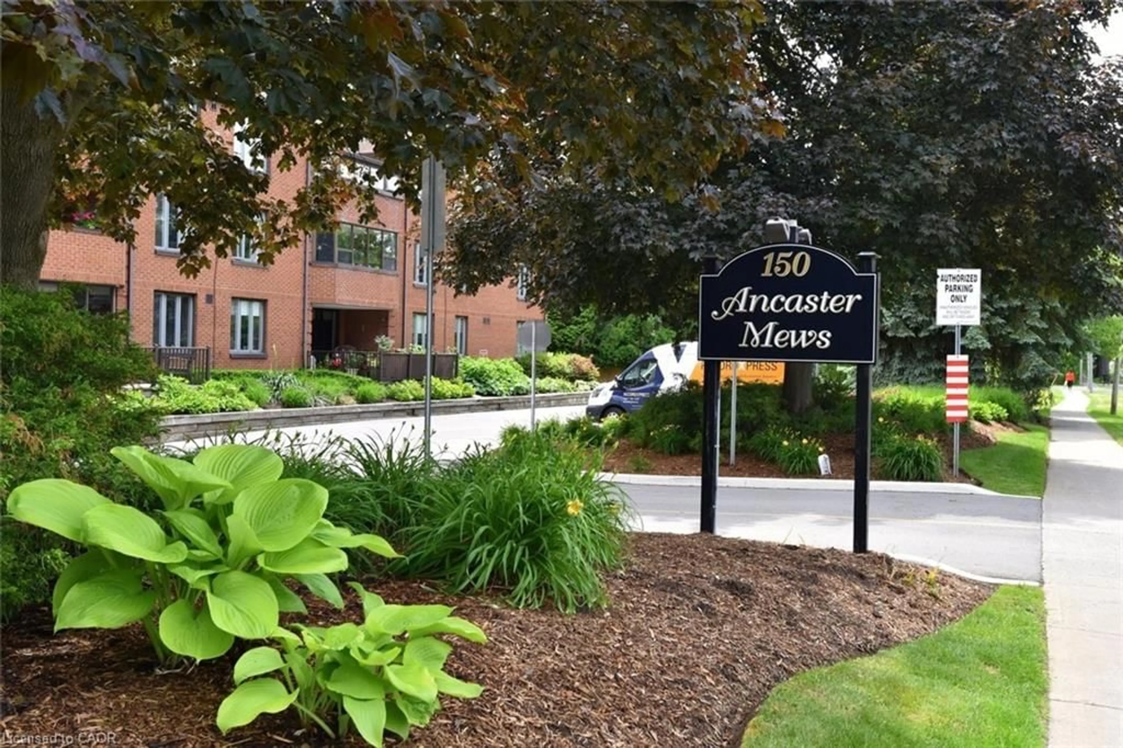 Indoor foyer for 150 Wilson St #303, Ancaster Ontario L9G 4E7