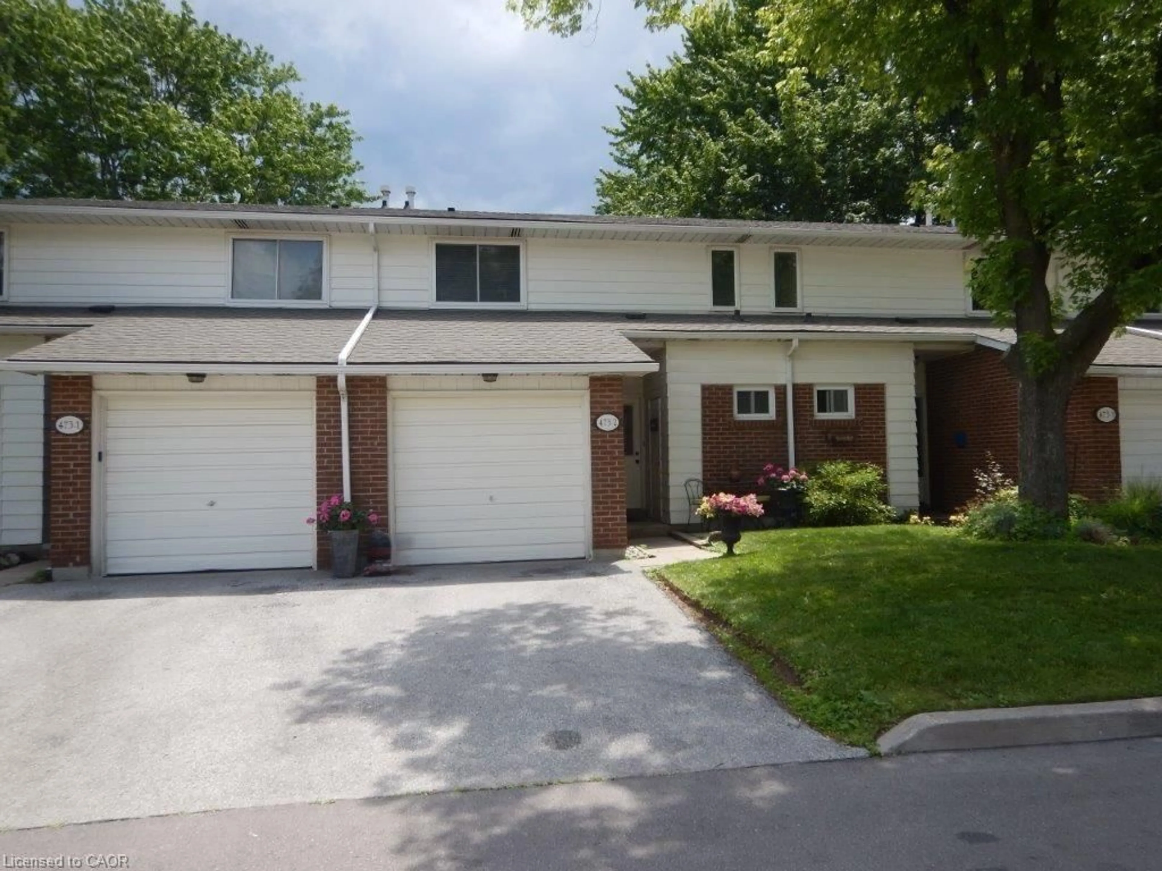 Home with brick exterior material, street for 473 Woodview Rd #2, Burlington Ontario L7N 2Z9