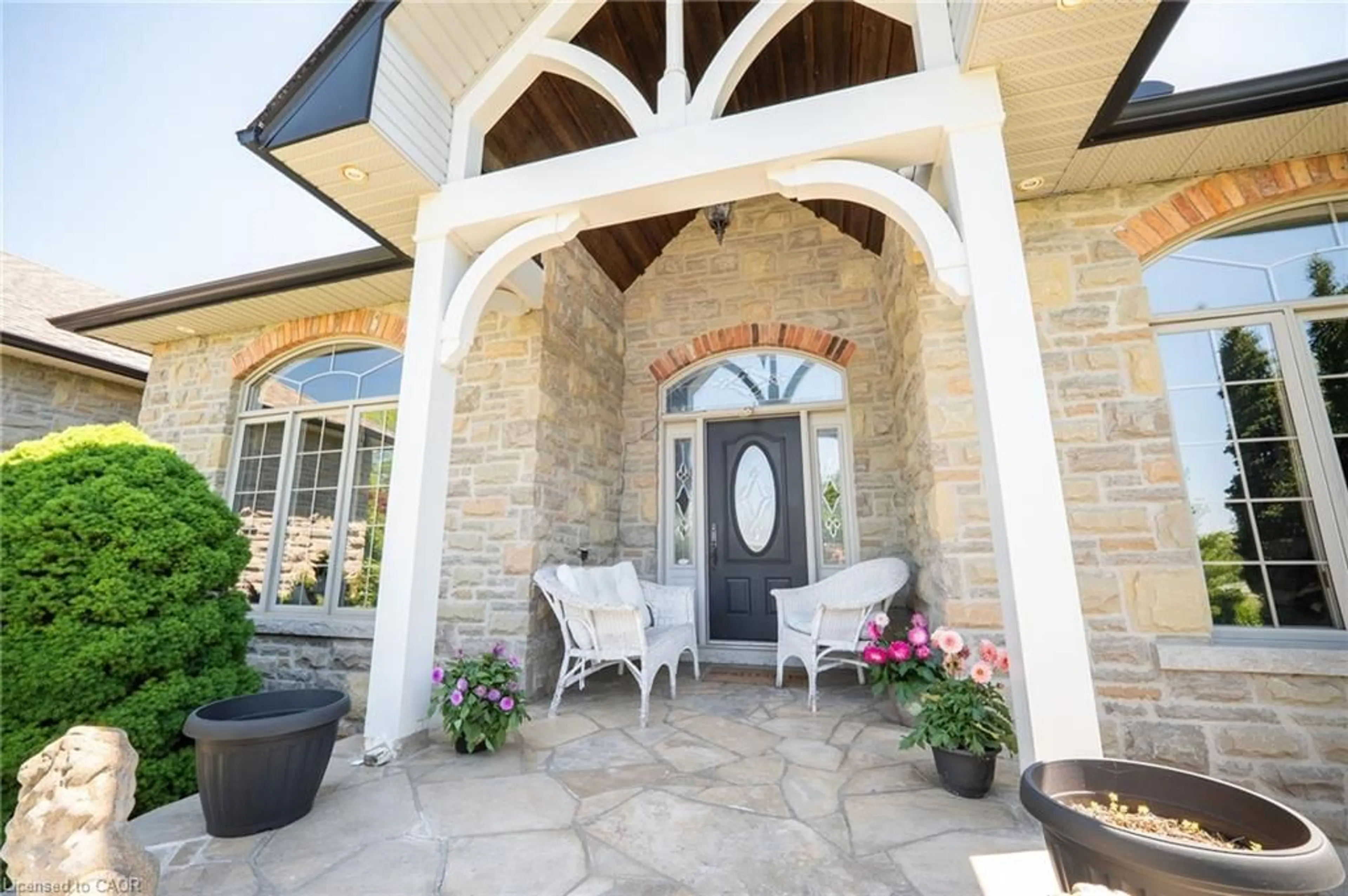 Patio, street for 1945 Abingdon Rd, West Lincoln Ontario L0R 1E0