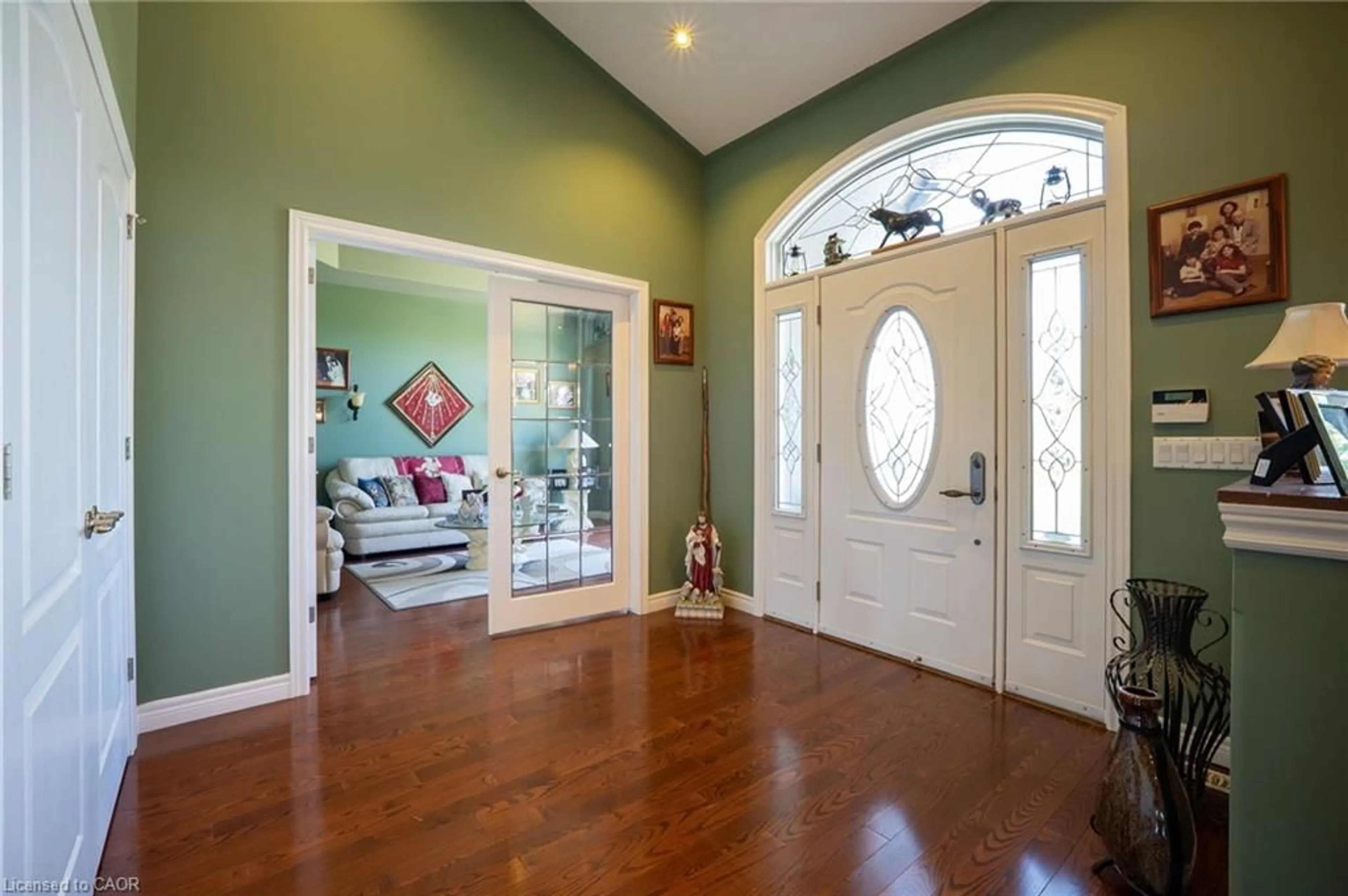Indoor entryway for 1945 Abingdon Rd, West Lincoln Ontario L0R 1E0