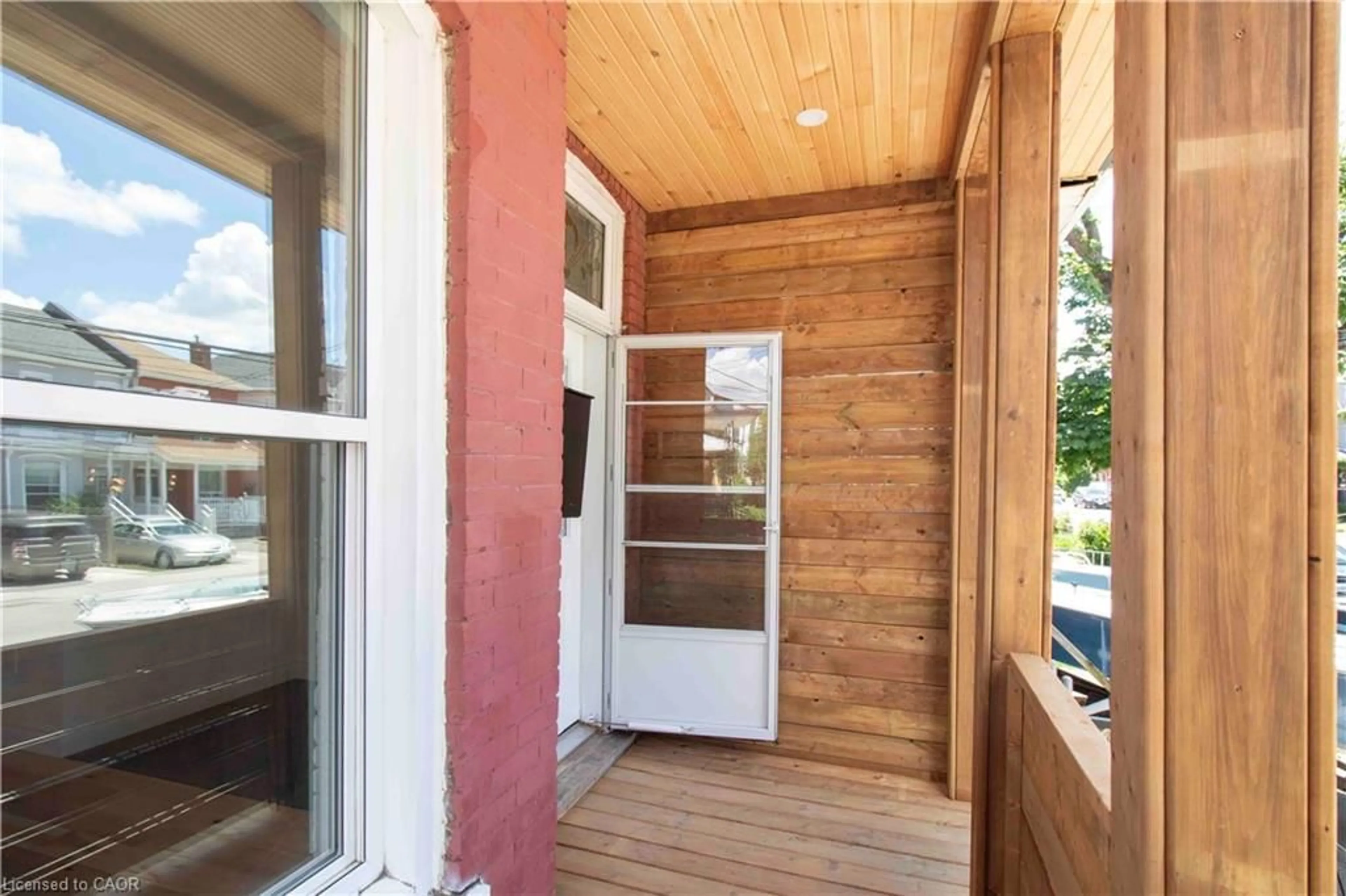 Indoor entryway for 36 Fullerton Ave, Hamilton Ontario L8L 6G8