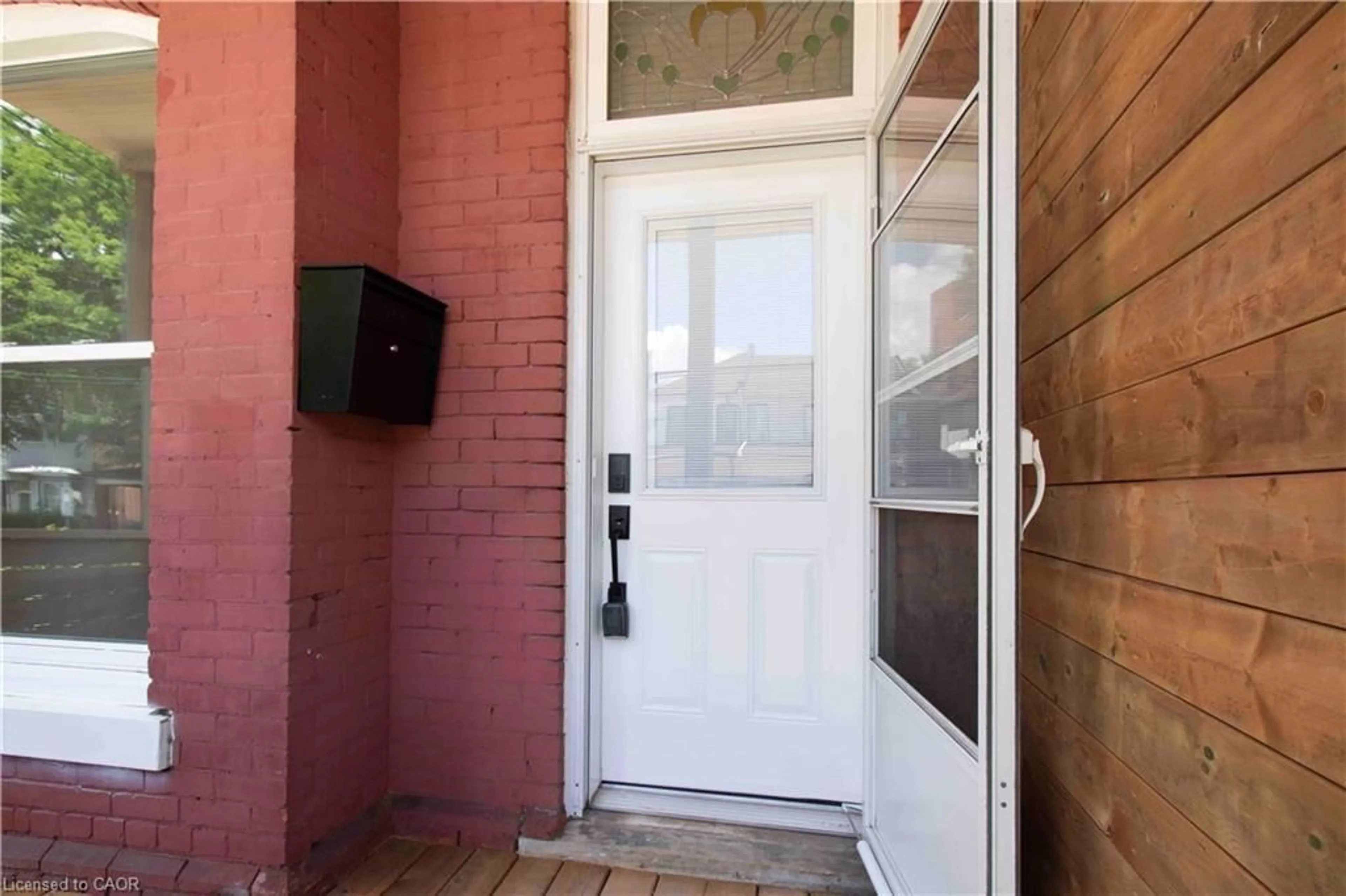 Indoor entryway for 36 Fullerton Ave, Hamilton Ontario L8L 6G8