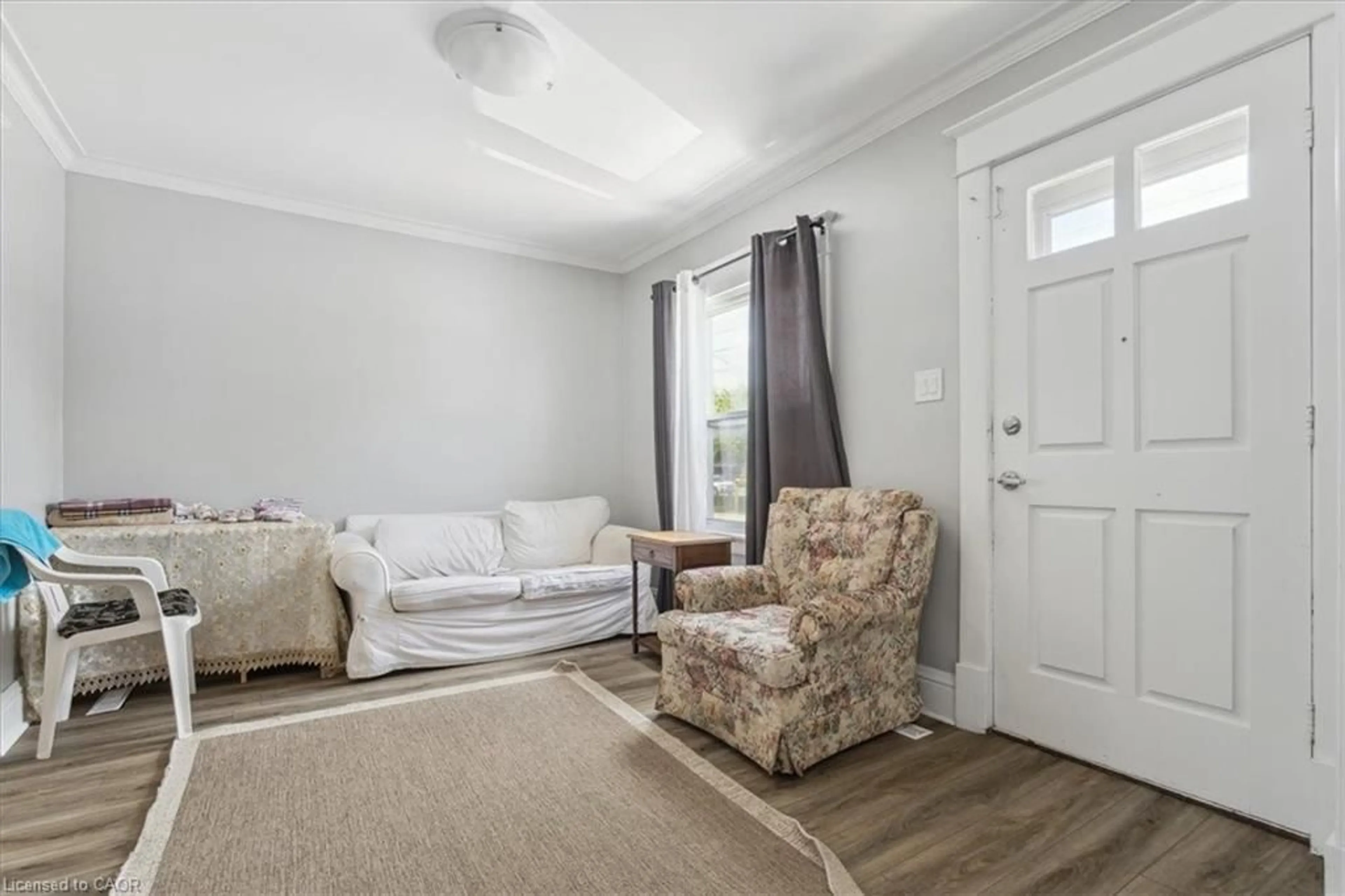 Living room with furniture, unknown for 26 Vine St, St. Catharines Ontario L2R 3X8