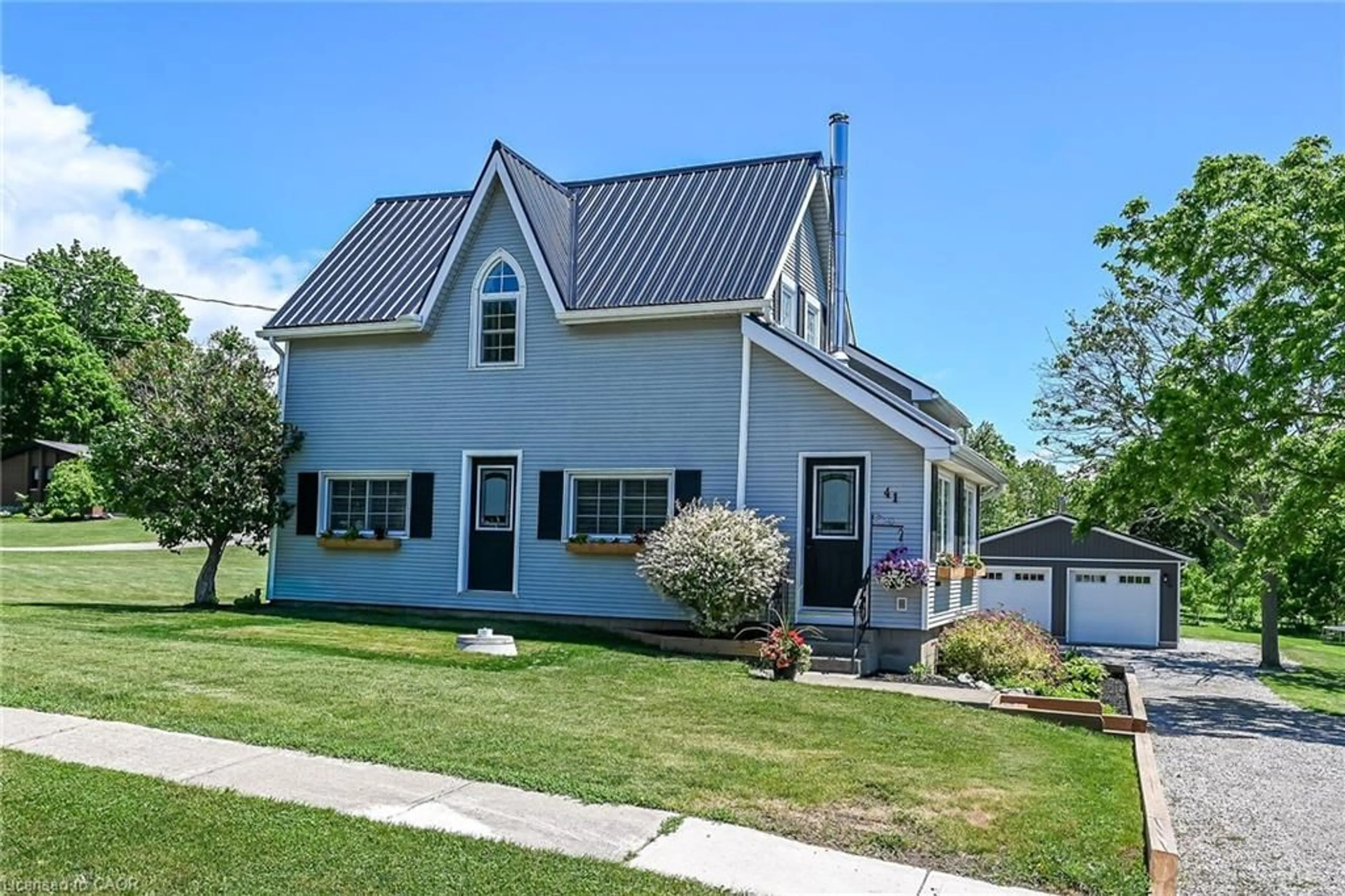 Home with vinyl exterior material, street for 41 Erie St, Selkirk Ontario N0A 1P0