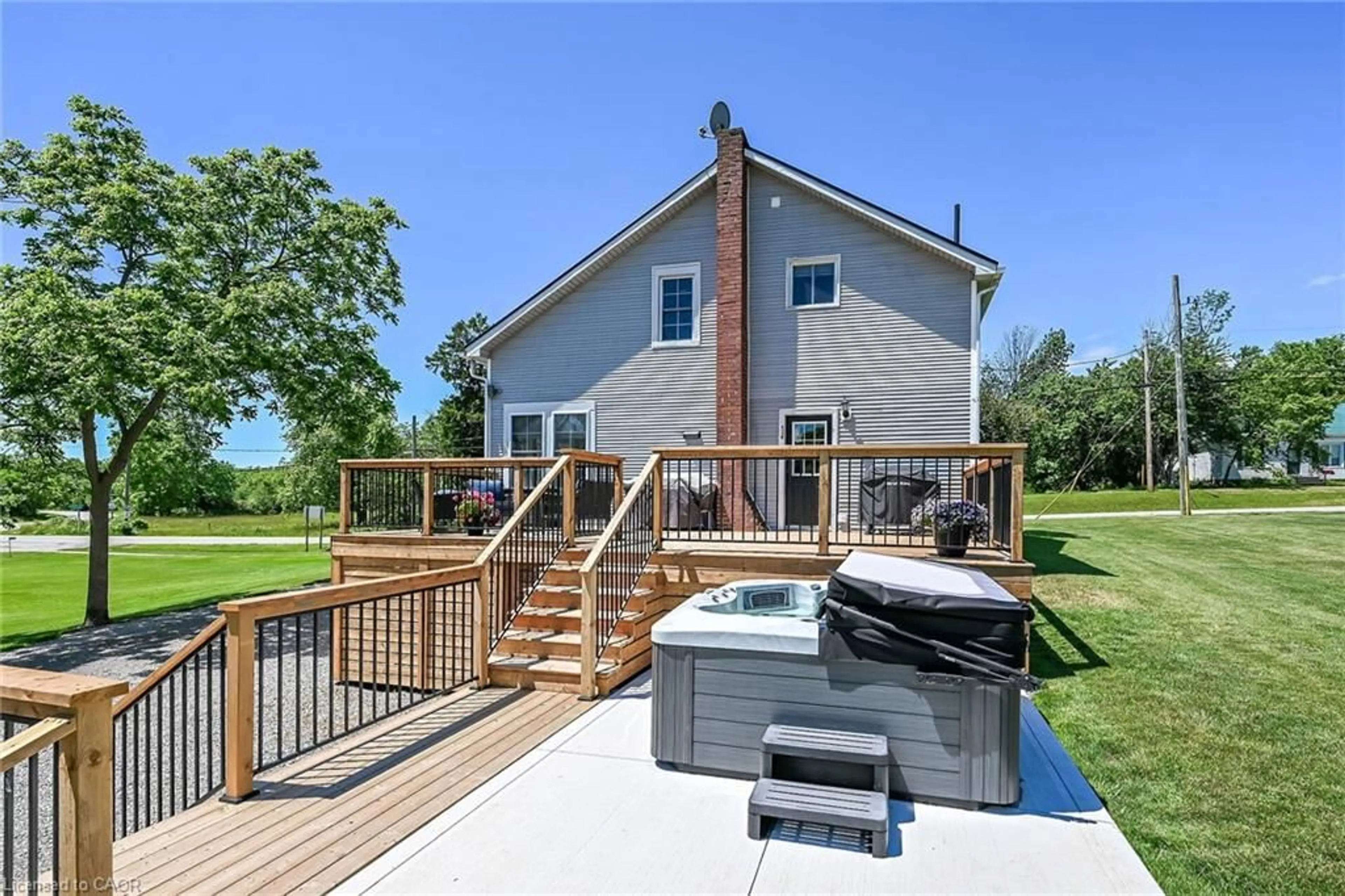 Patio, water/lake/river/ocean view for 41 Erie St, Selkirk Ontario N0A 1P0