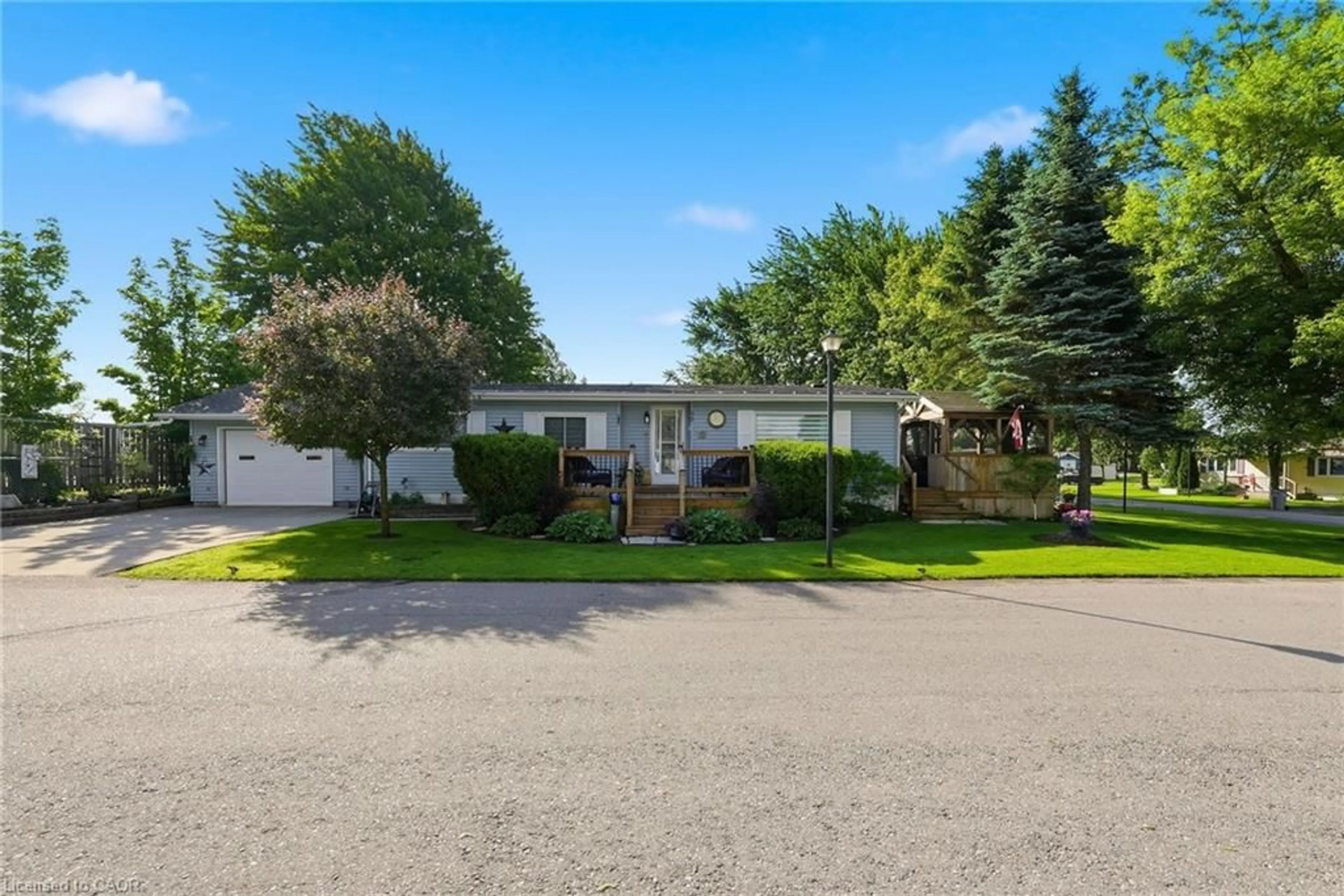 A pic from outside/outdoor area/front of a property/back of a property/a pic from drone, street for 90 Fairview Cres, Listowel Ontario N4W 3G8