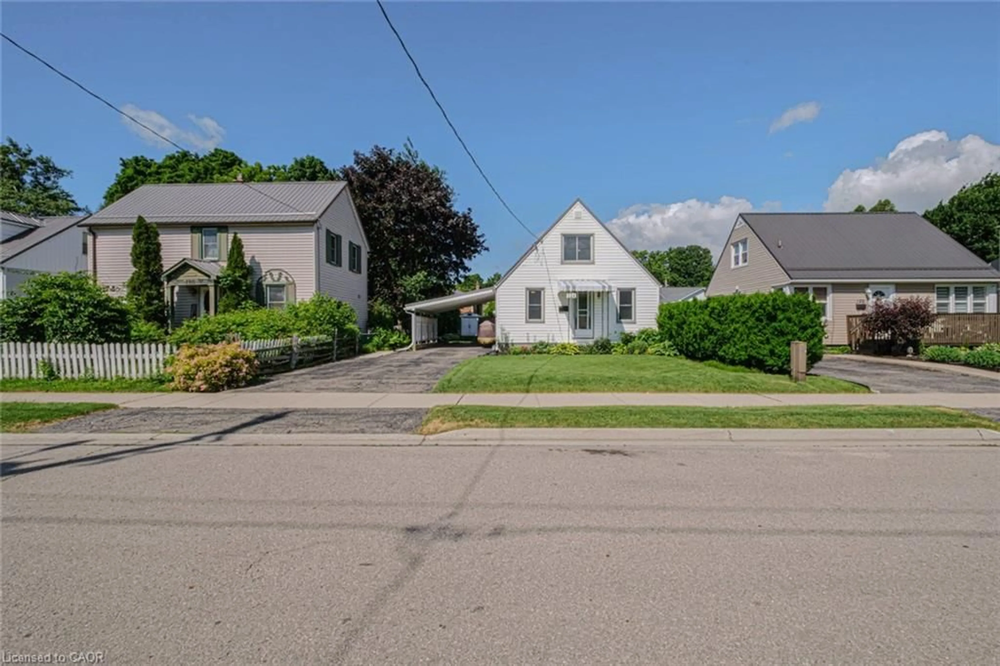 A pic from outside/outdoor area/front of a property/back of a property/a pic from drone, street for 124 Orchard Ave, Simcoe Ontario N3Y 3H3