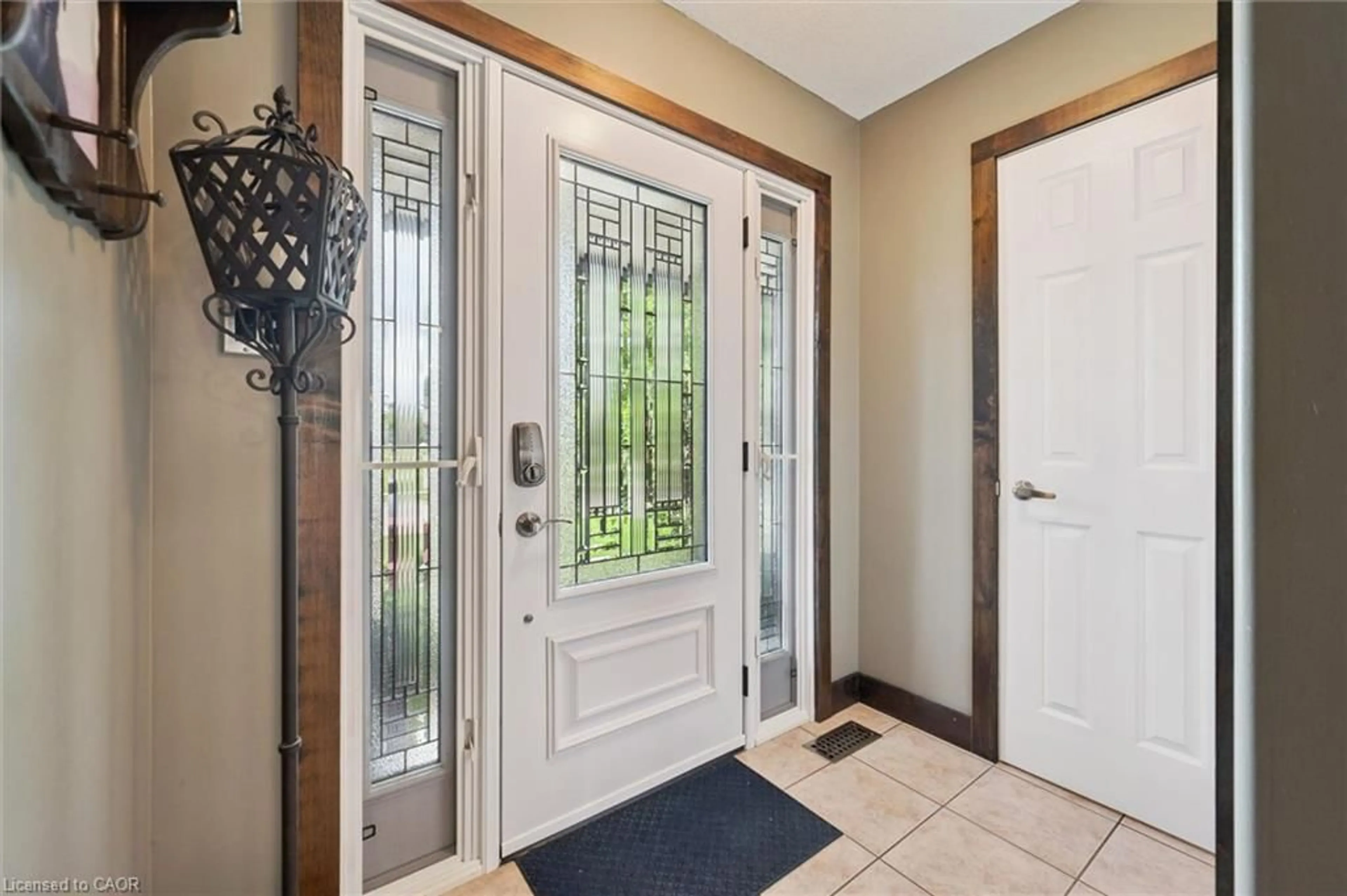 Indoor entryway for 43 Pattison Pl, Fergus Ontario N1M 3V3