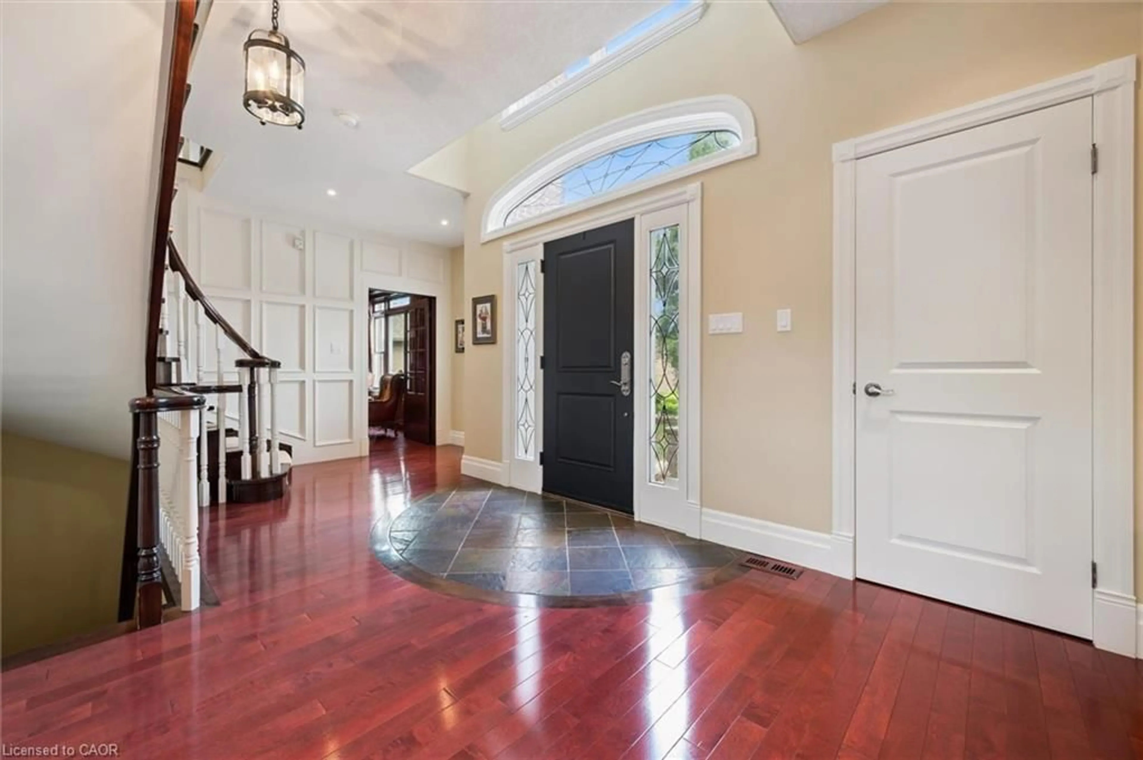Indoor entryway for 248 The Lion's Gate, Waterloo Ontario N2L 6M5