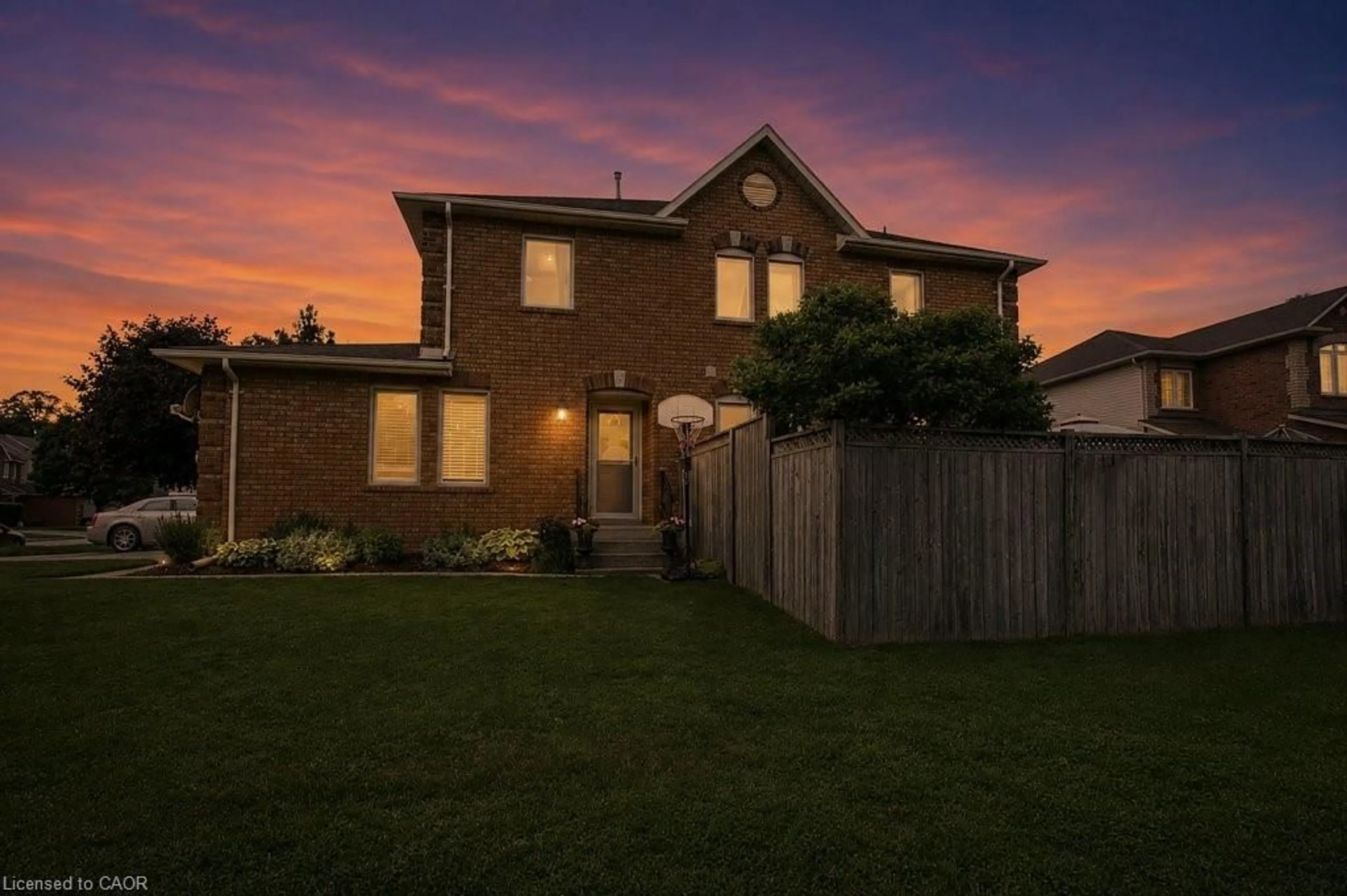 A pic from outside/outdoor area/front of a property/back of a property/a pic from drone, street for 278 Langlaw Dr, Cambridge Ontario N1P 1B7