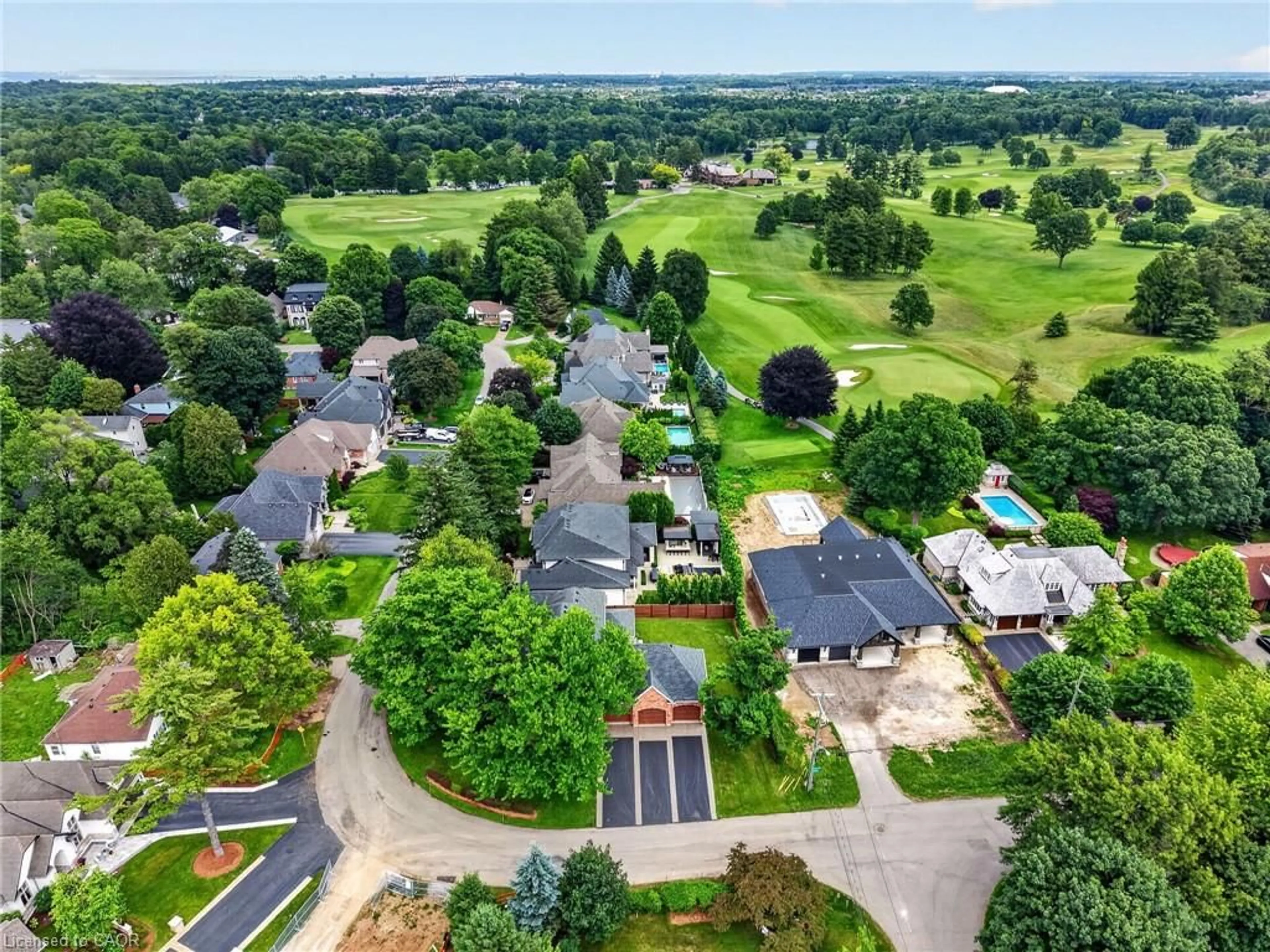 A pic from outside/outdoor area/front of a property/back of a property/a pic from drone, unknown for 41 Cameron Dr, Ancaster Ontario L9G 2L4