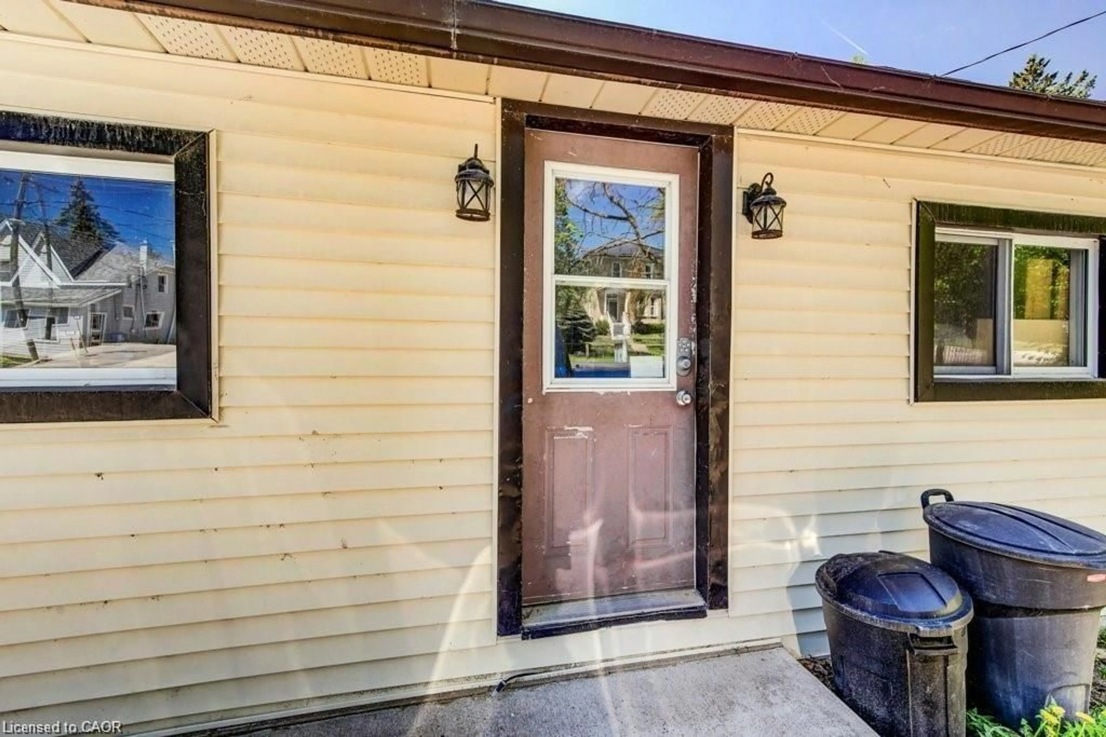 Indoor entryway for 21 Main St, Drayton Ontario N0G 1P0