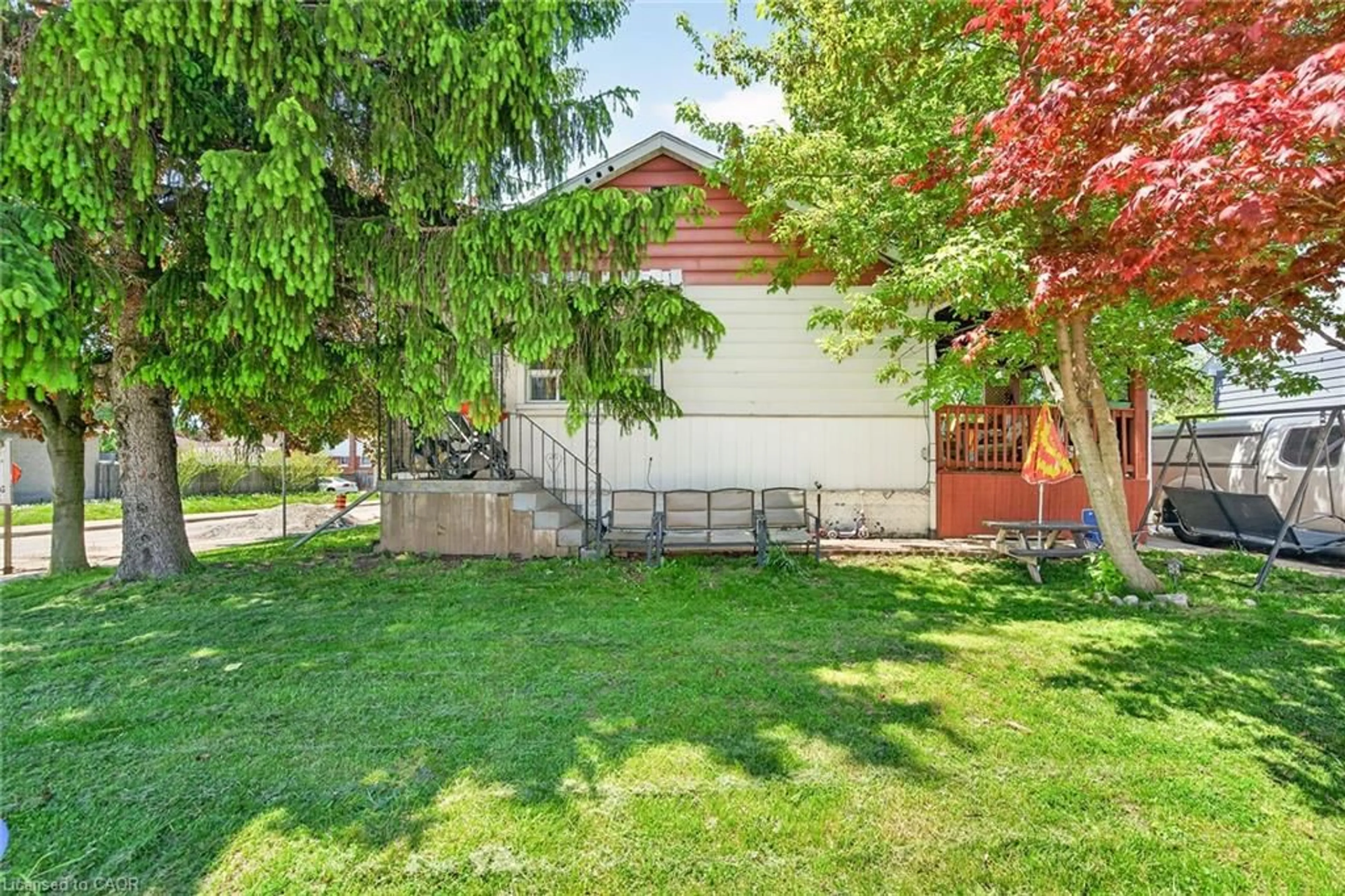 Patio, street for 314 West 2nd St, Hamilton Ontario L9C 3H2