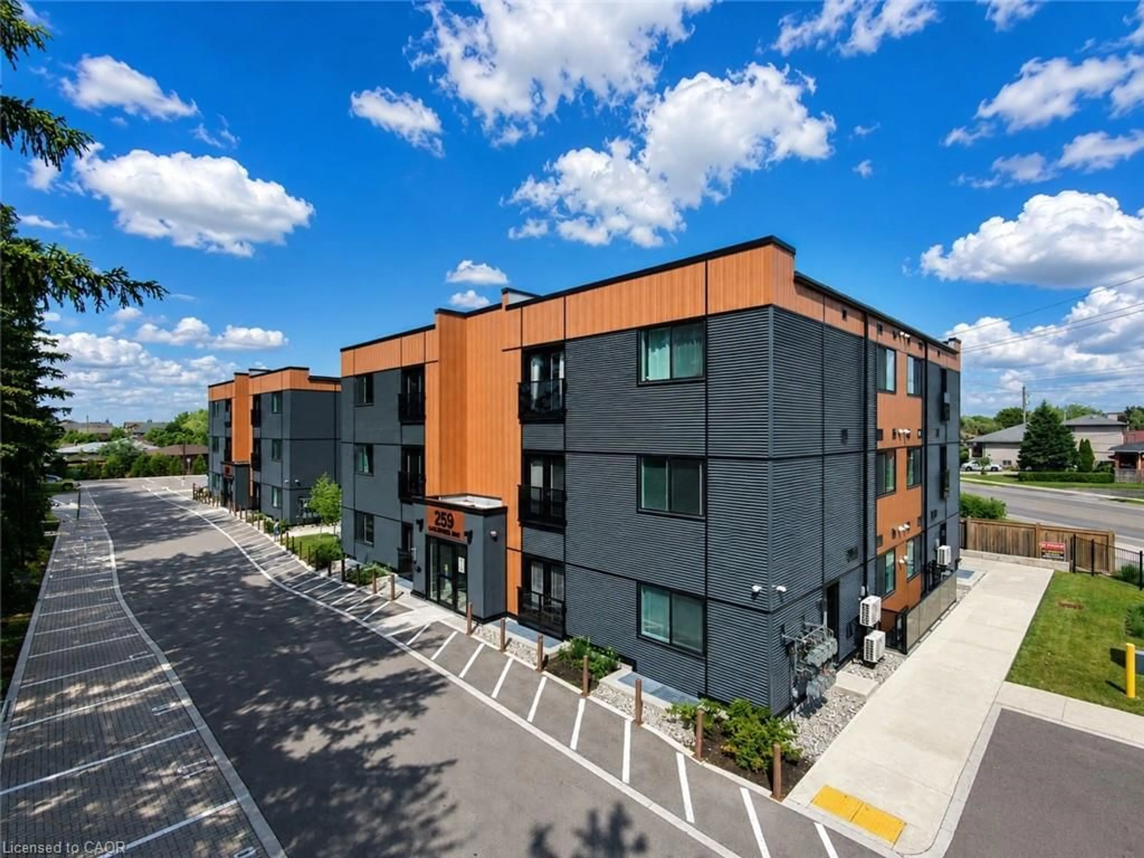 A pic from outside/outdoor area/front of a property/back of a property/a pic from drone, building for 259 King St #1C, Stoney Creek Ontario L8G 1L9