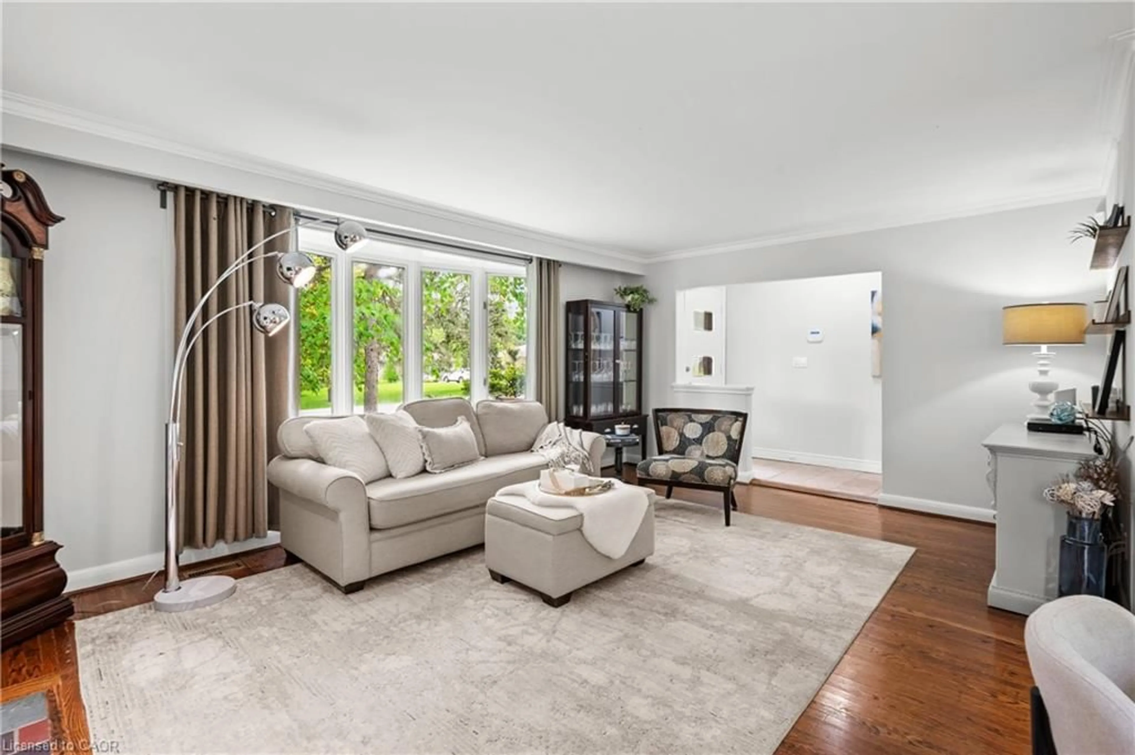 Living room with furniture, unknown for 1589 Crediton Pky, Mississauga Ontario L5G 3X2
