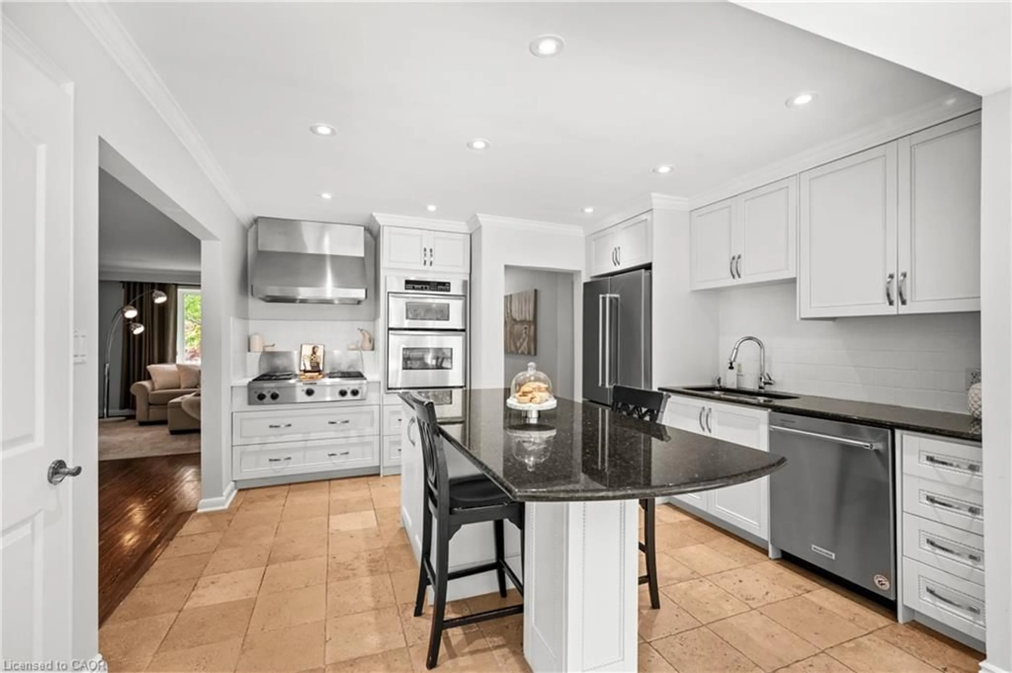 Open concept kitchen, ceramic/tile floor for 1589 Crediton Pky, Mississauga Ontario L5G 3X2
