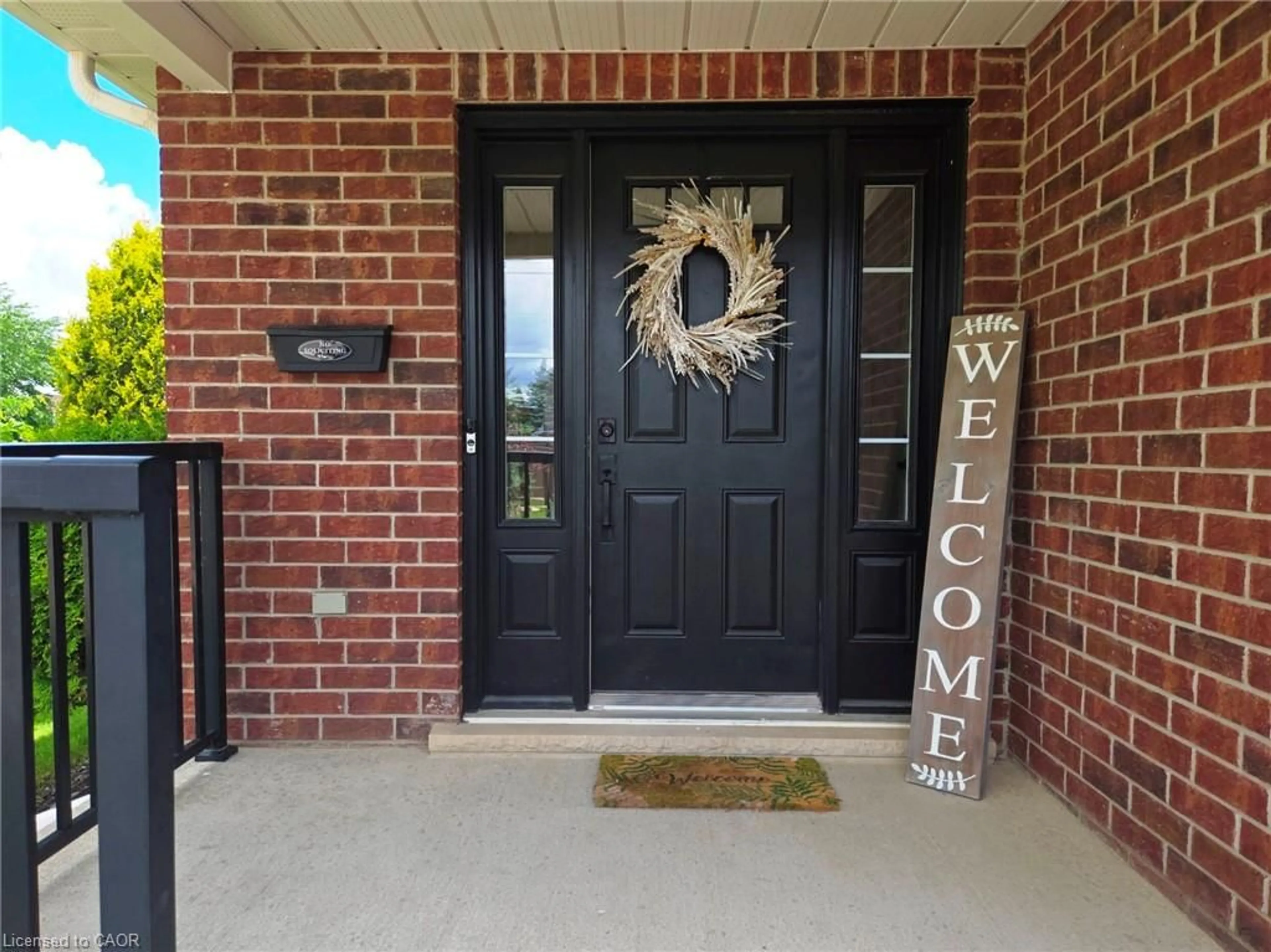 Indoor entryway for 570 St Moritz Ave, Waterloo Ontario N2T 2Z3