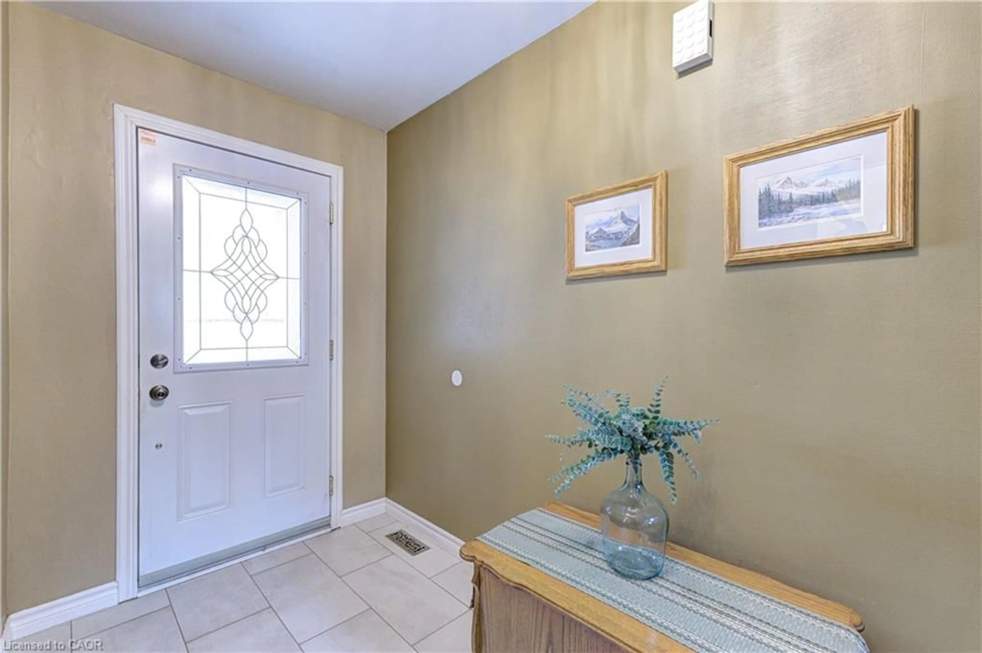 Indoor entryway for 2020 Coral Cres, Burlington Ontario L7P 3K5