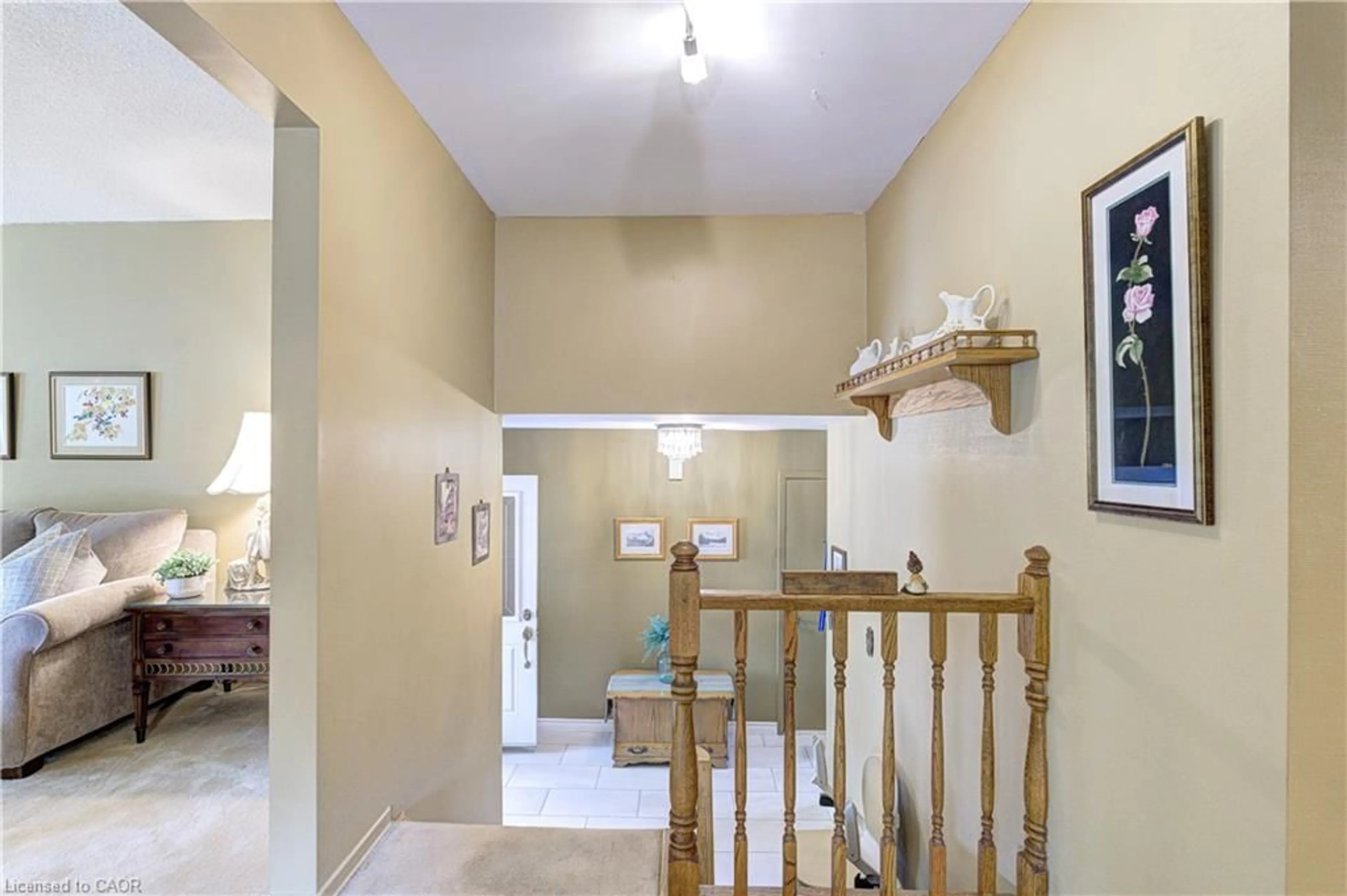 Indoor foyer for 2020 Coral Cres, Burlington Ontario L7P 3K5
