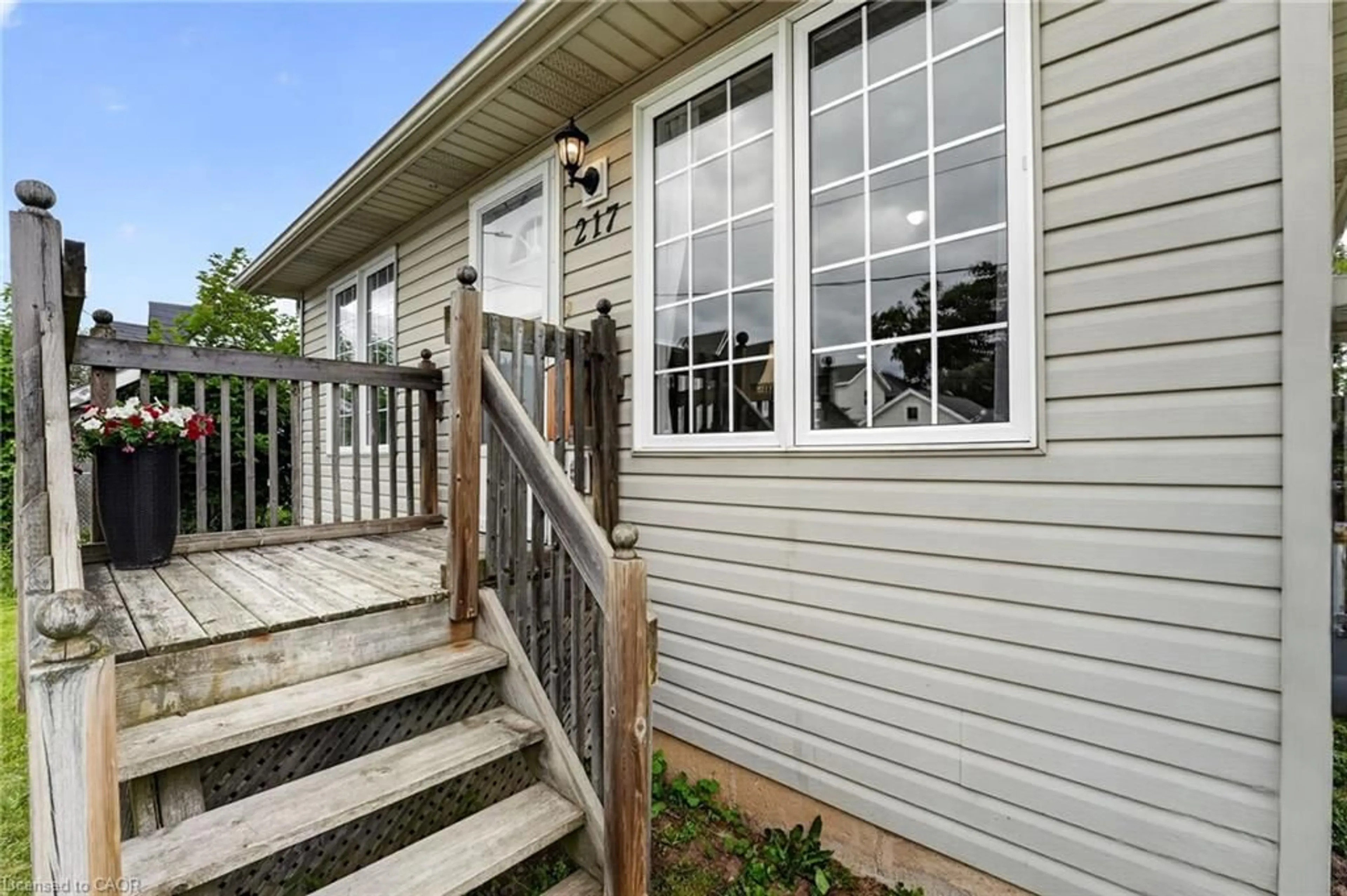 Home with vinyl exterior material, street for 217 Pine St, Dunnville Ontario N1A 2L4