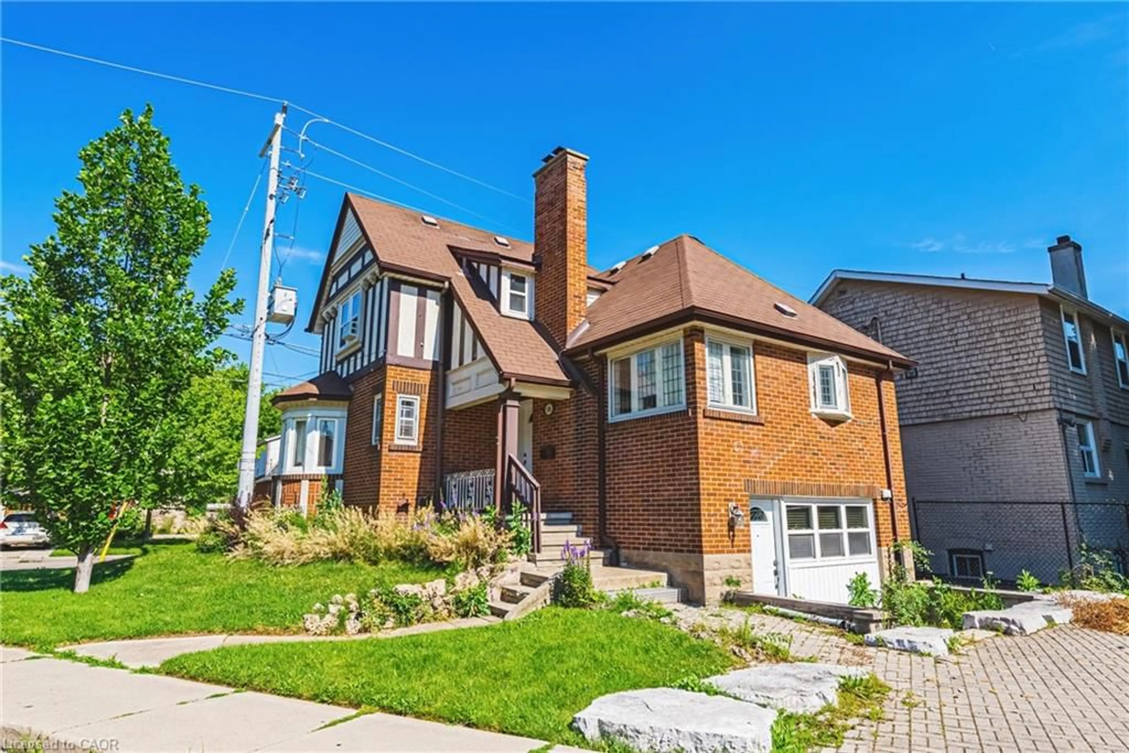 Home with brick exterior material, street for 184 Arkell St, Hamilton Ontario L8S 1W8