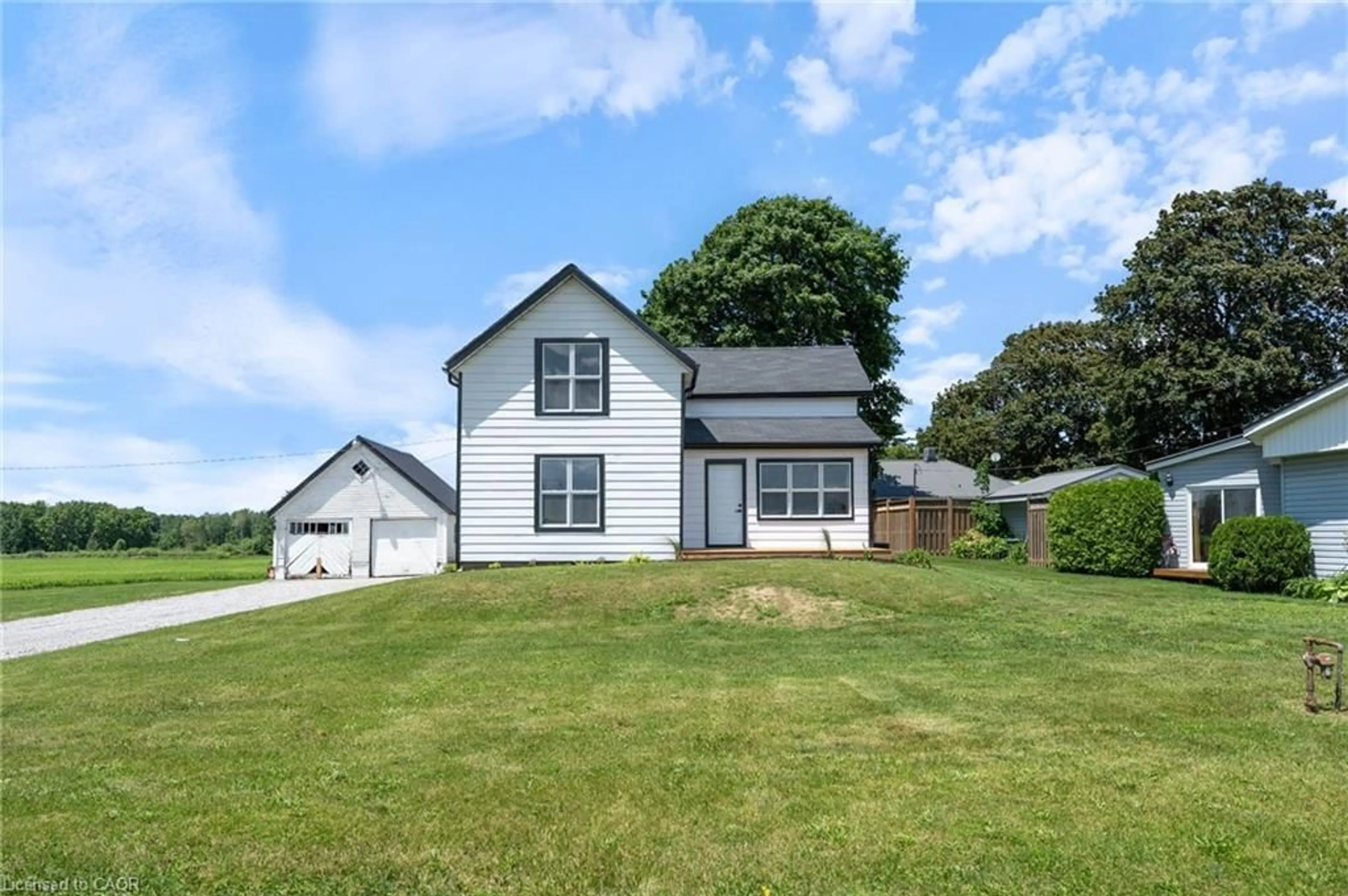 A pic from outside/outdoor area/front of a property/back of a property/a pic from drone, building for 471 Lynedoch Rd, Delhi Ontario N4B 2W4
