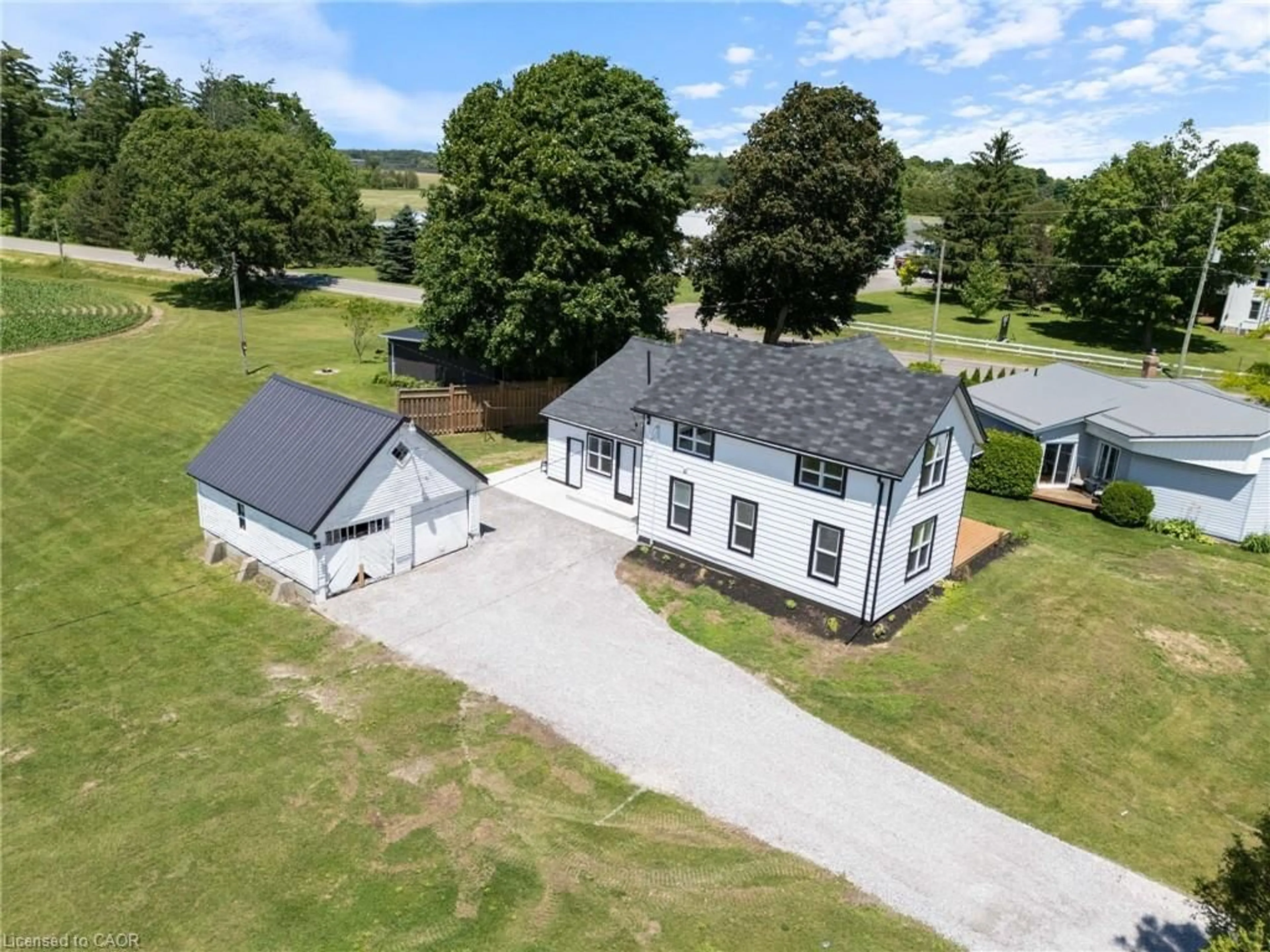 A pic from outside/outdoor area/front of a property/back of a property/a pic from drone, building for 471 Lynedoch Rd, Delhi Ontario N4B 2W4