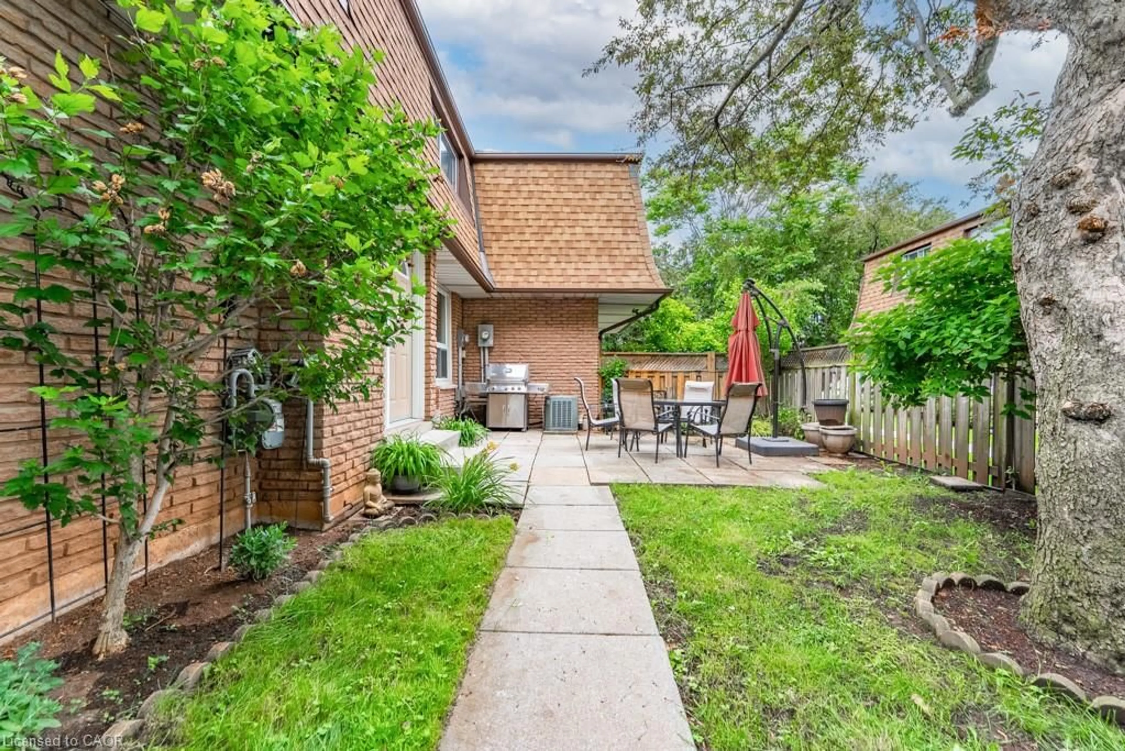 Patio, street for 4042 Longmoor Dr #4, Burlington Ontario L7L 1X2
