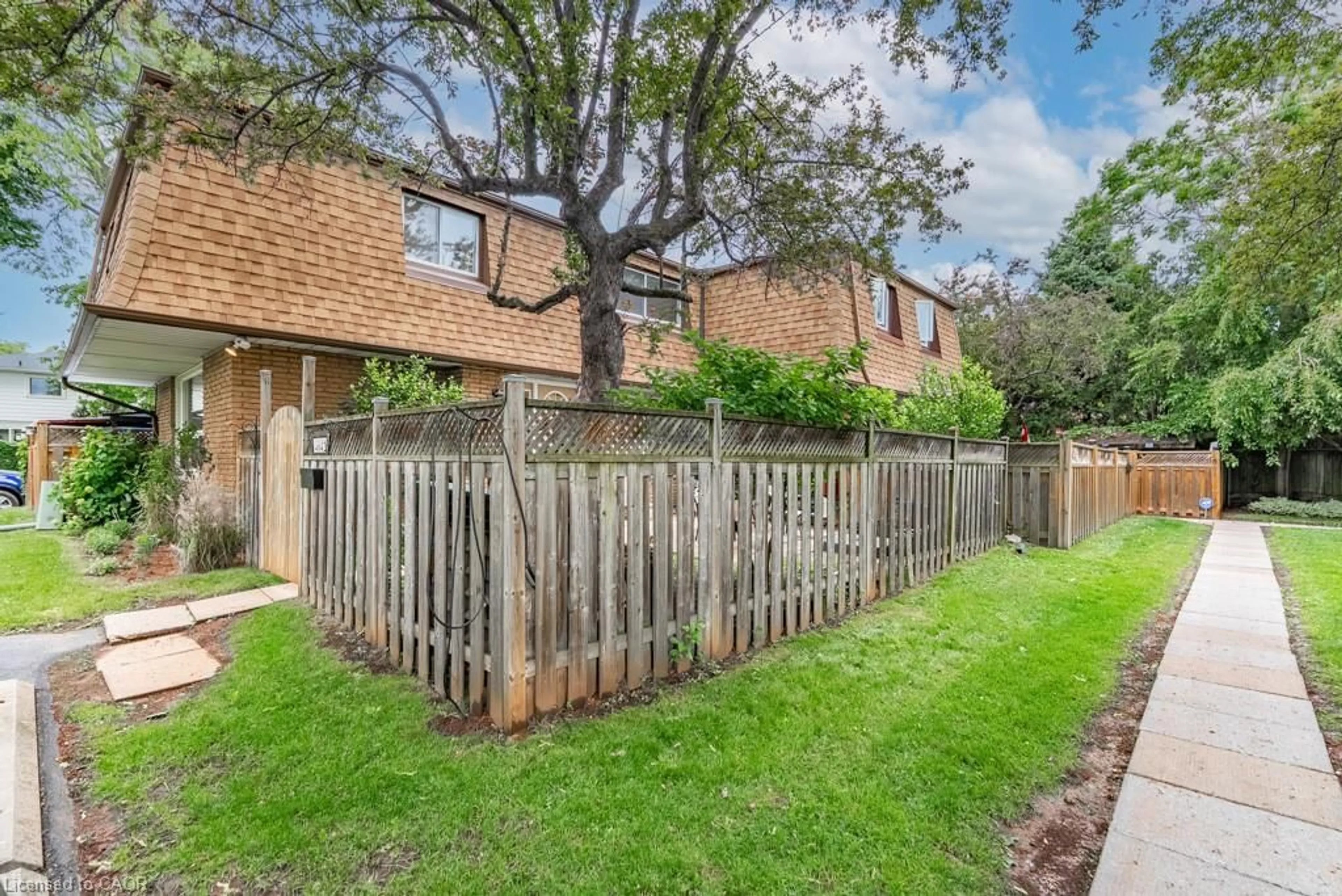 Patio, street for 4042 Longmoor Dr #4, Burlington Ontario L7L 1X2