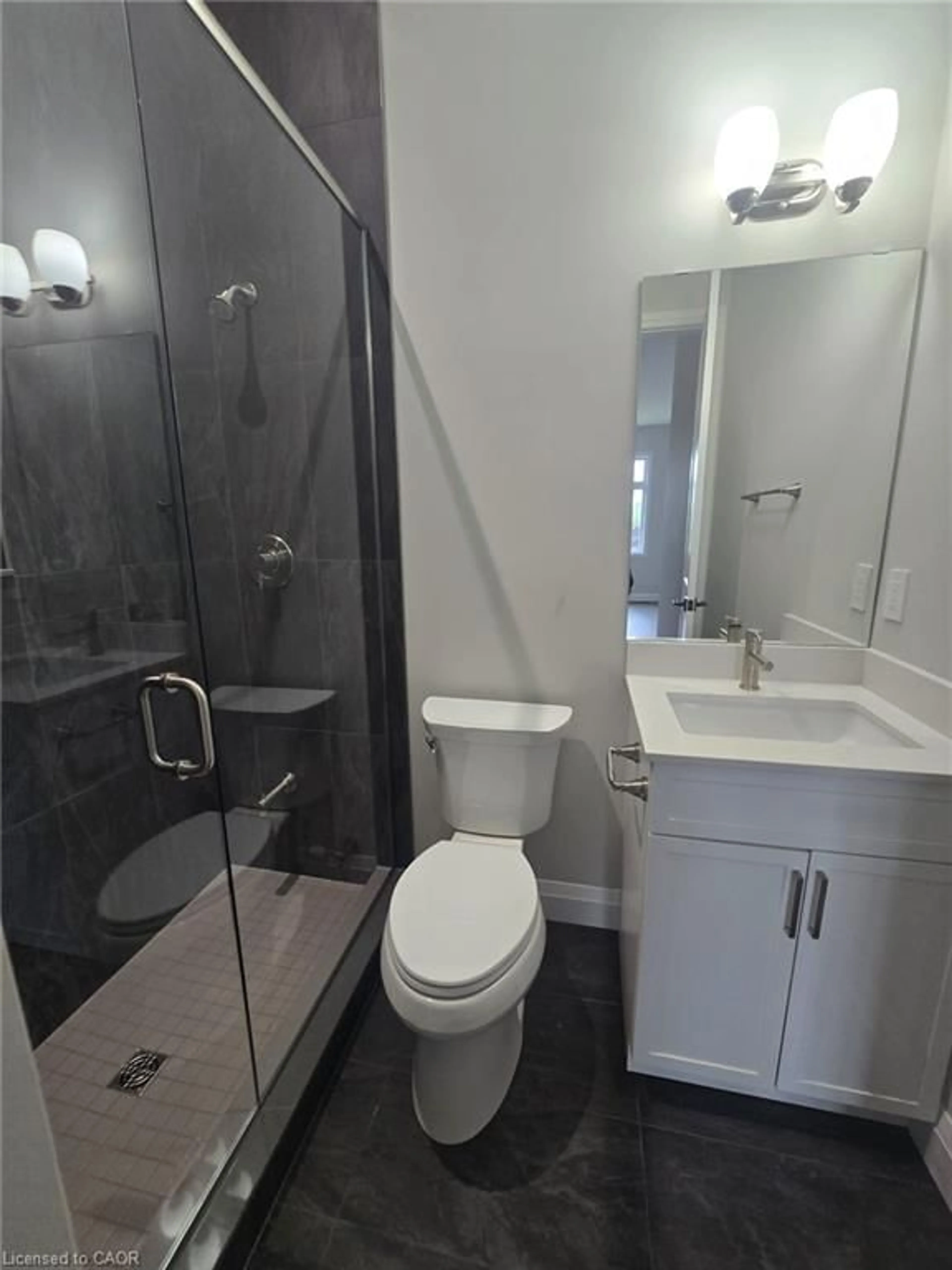 Standard bathroom, ceramic/tile floor for 800 Garden Court Cres, Woodstock Ontario N4T 0A3