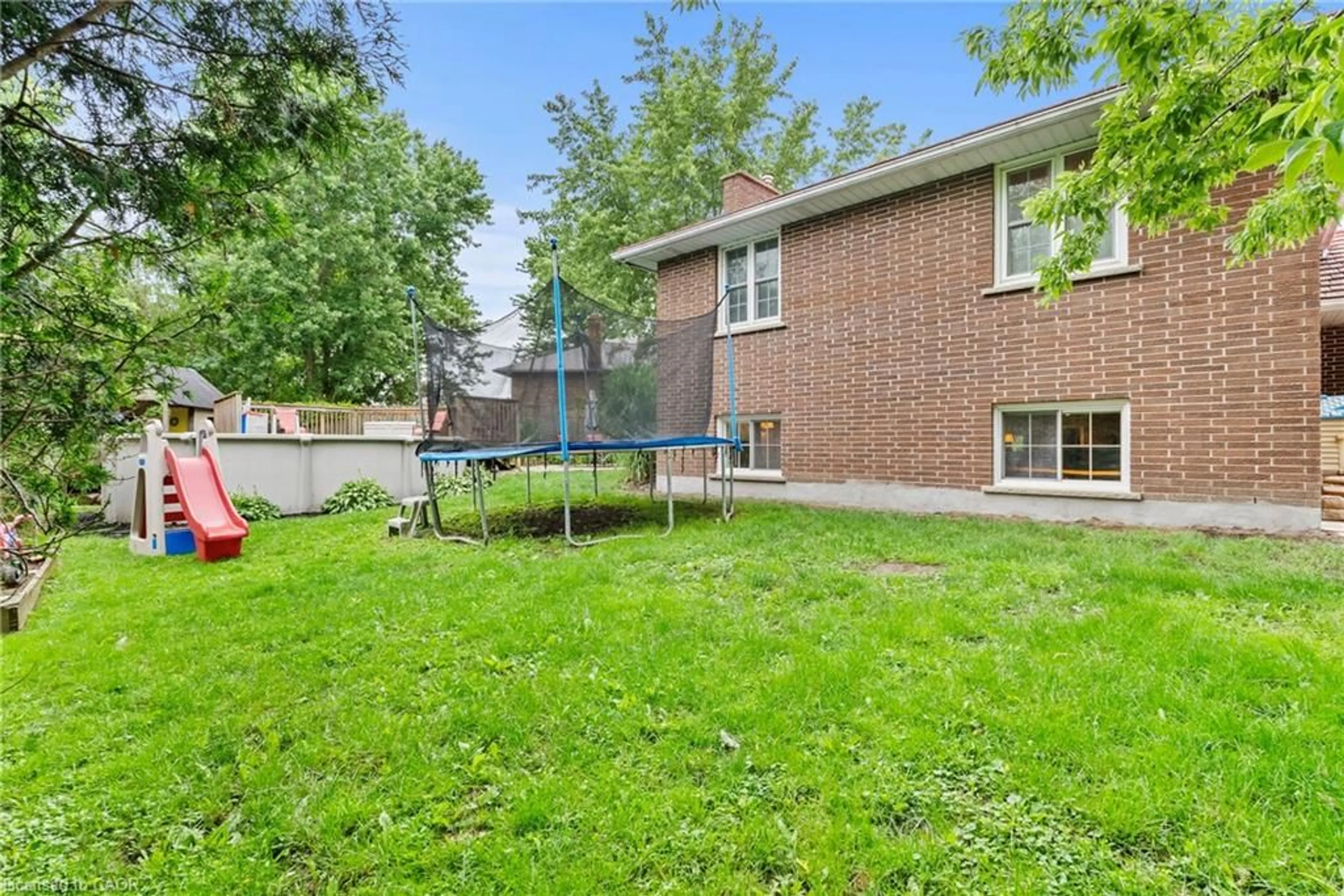 Patio, street for 38 Killins St, Smithville Ontario L0R 2A0