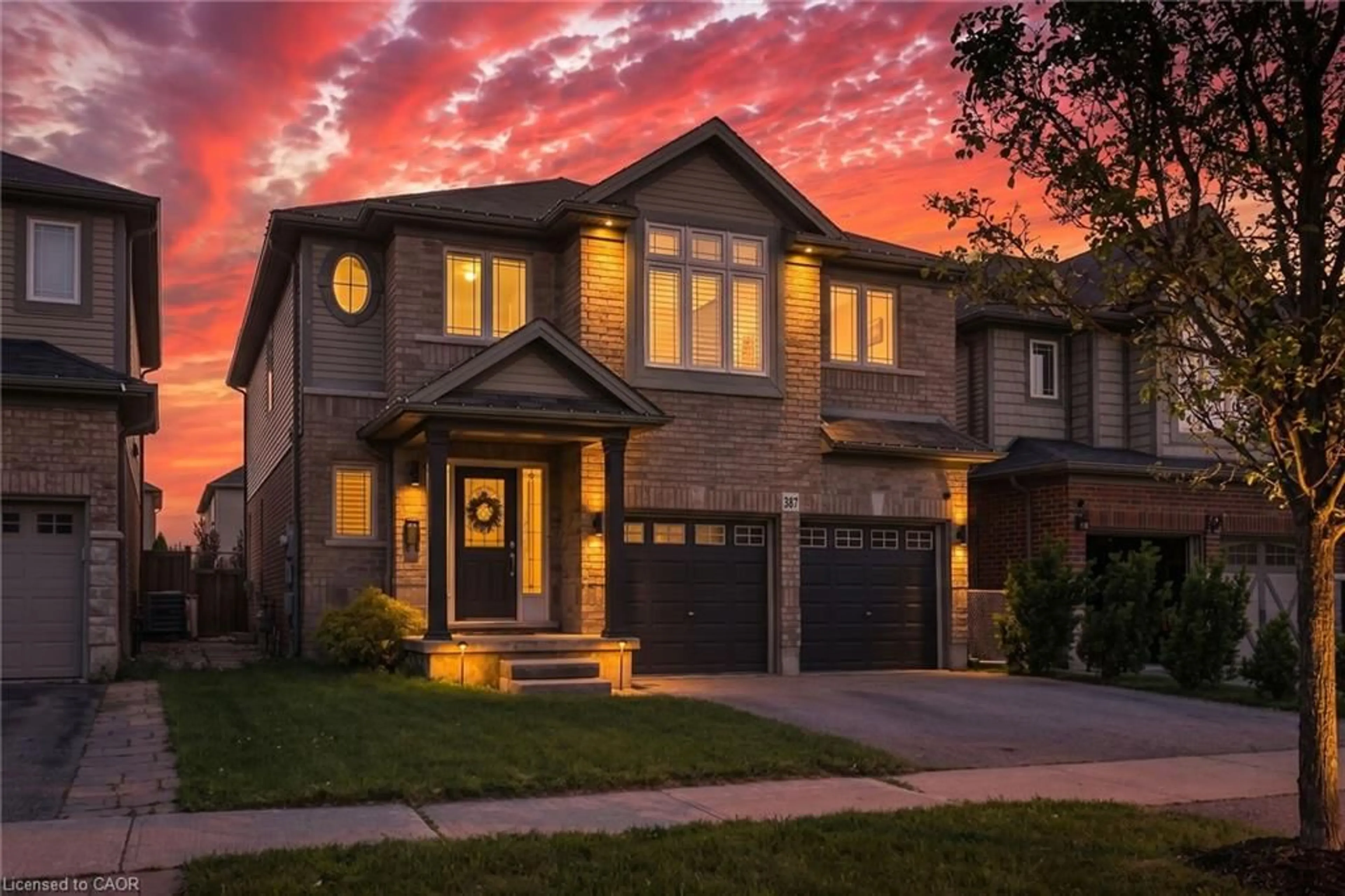 Home with brick exterior material, street for 387 Murray St, Grimsby Ontario L3M 3P4
