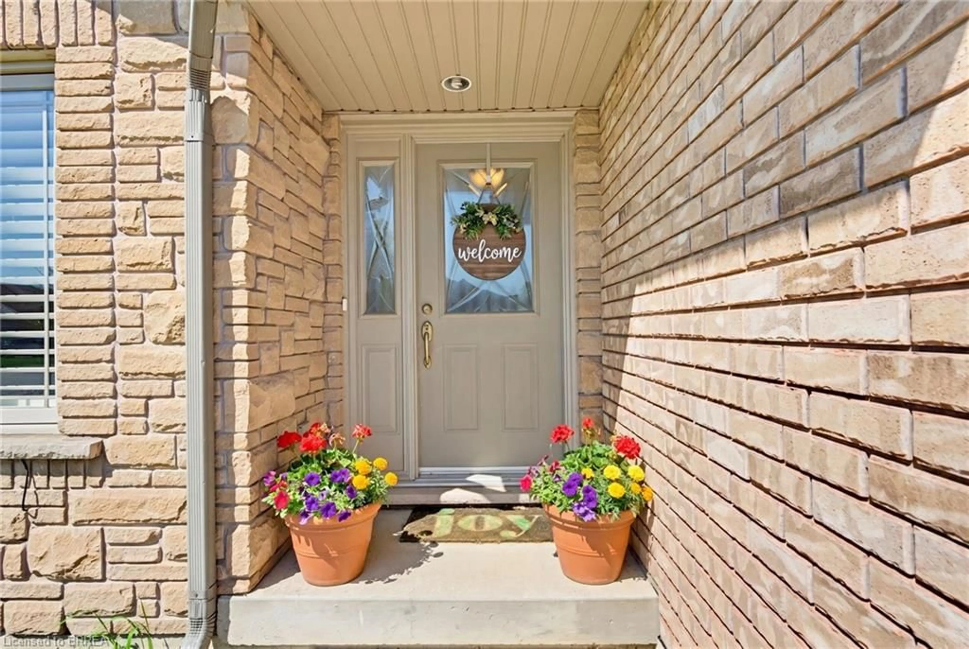 Indoor entryway for 6 General St, Brantford Ontario N3S 0A2