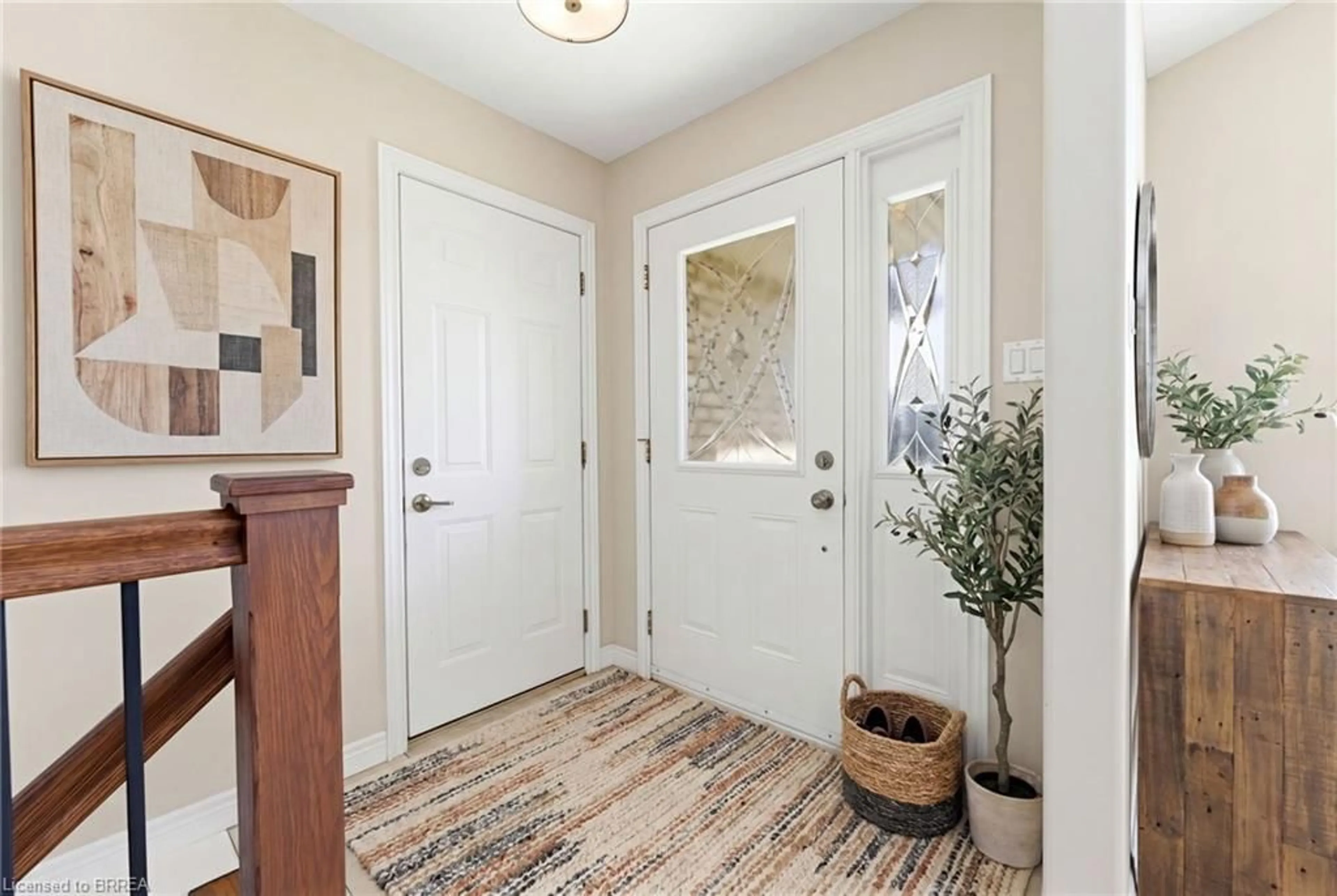 Indoor entryway for 6 General St, Brantford Ontario N3S 0A2