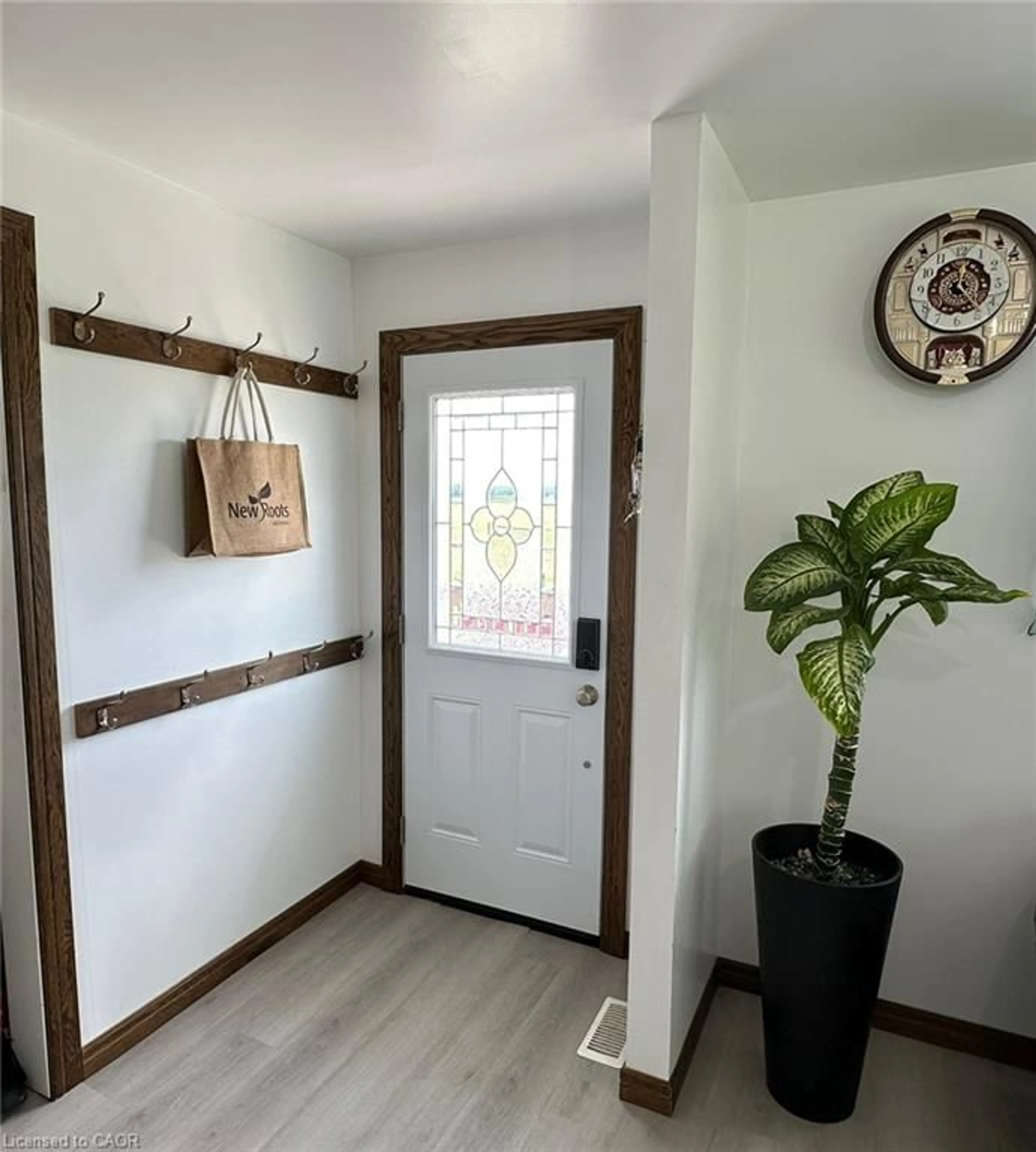 Indoor entryway for 1716 Bruce Rd 86, Lucknow Ontario N0G 2H0