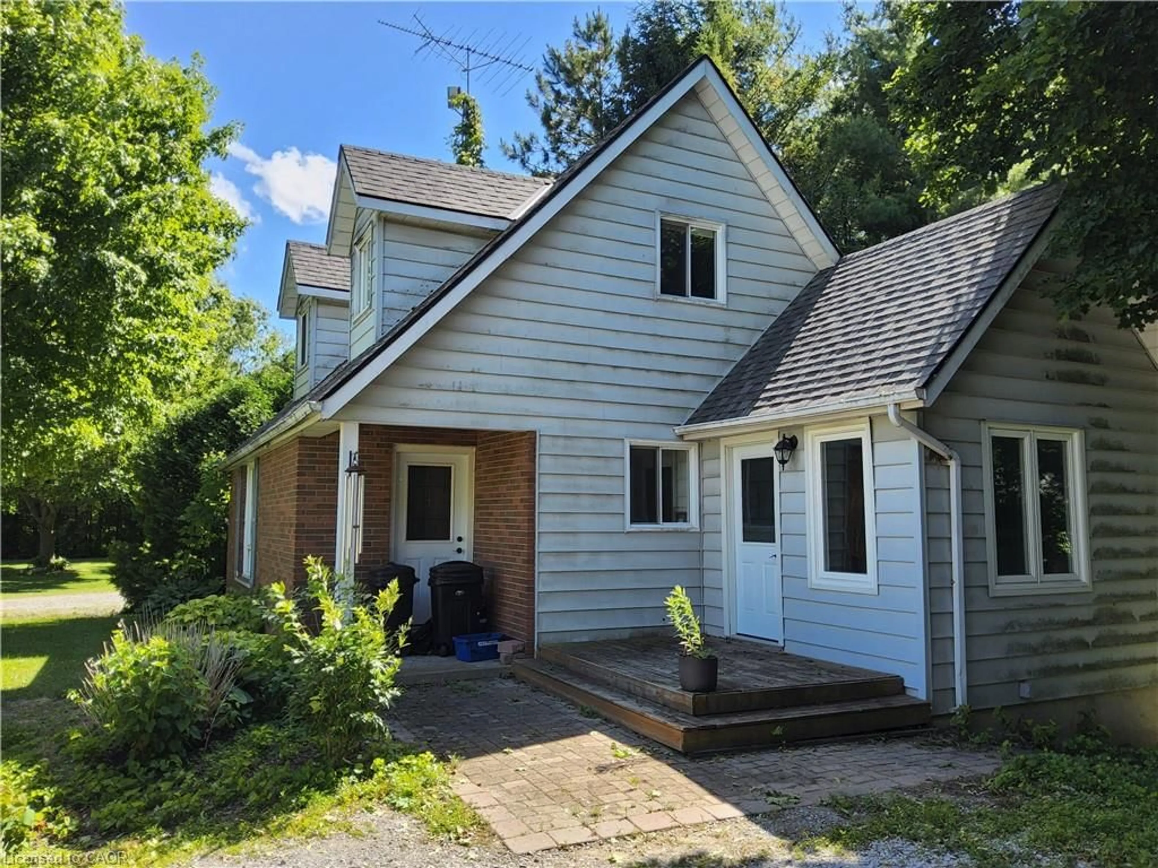 A pic from outside/outdoor area/front of a property/back of a property/a pic from drone, building for 269 Old Highway 24, Waterford Ontario N0E 1Y0