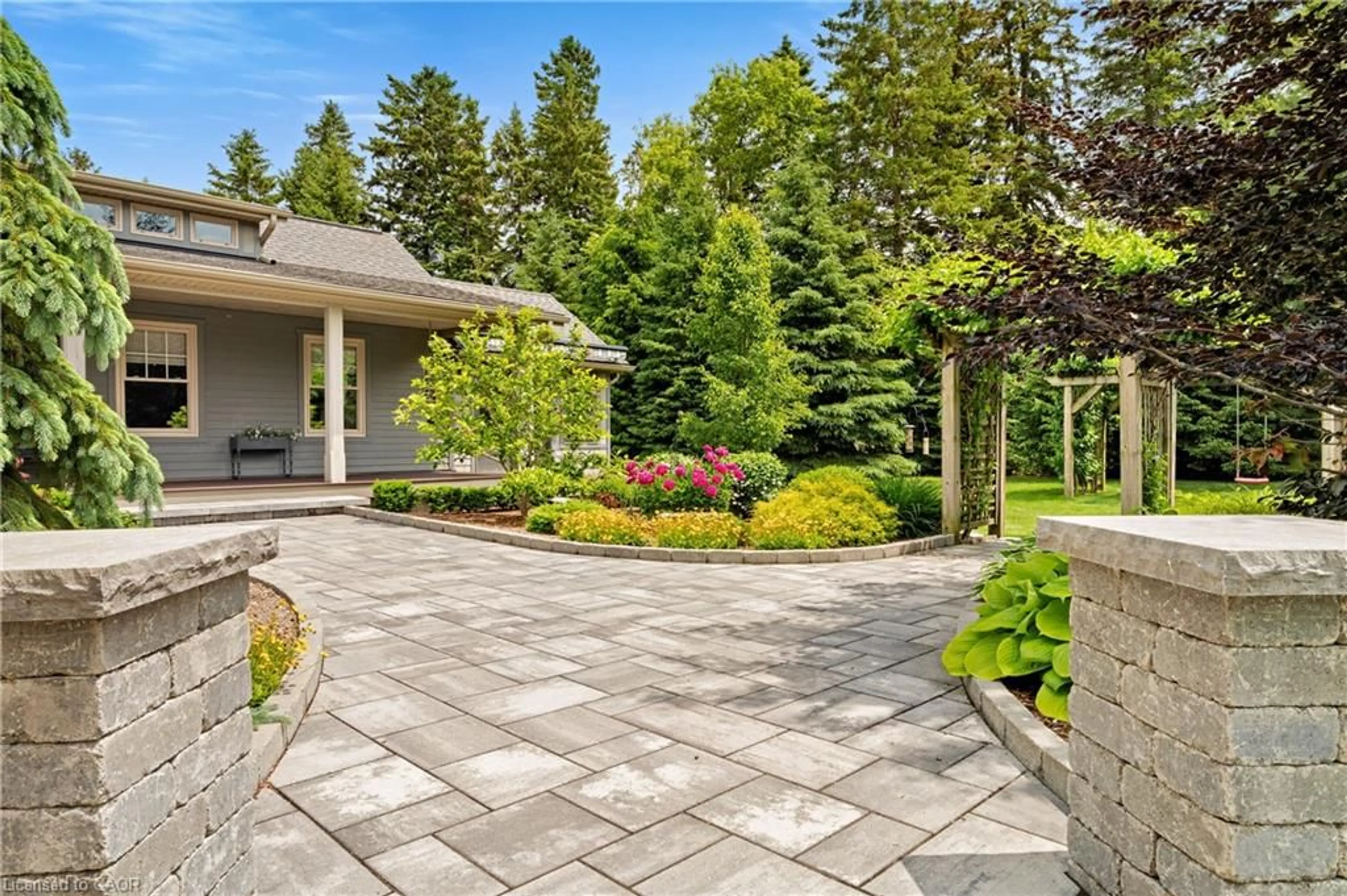 Patio, street for 441 Wellington Rd 7, Salem Ontario N0B 1S0