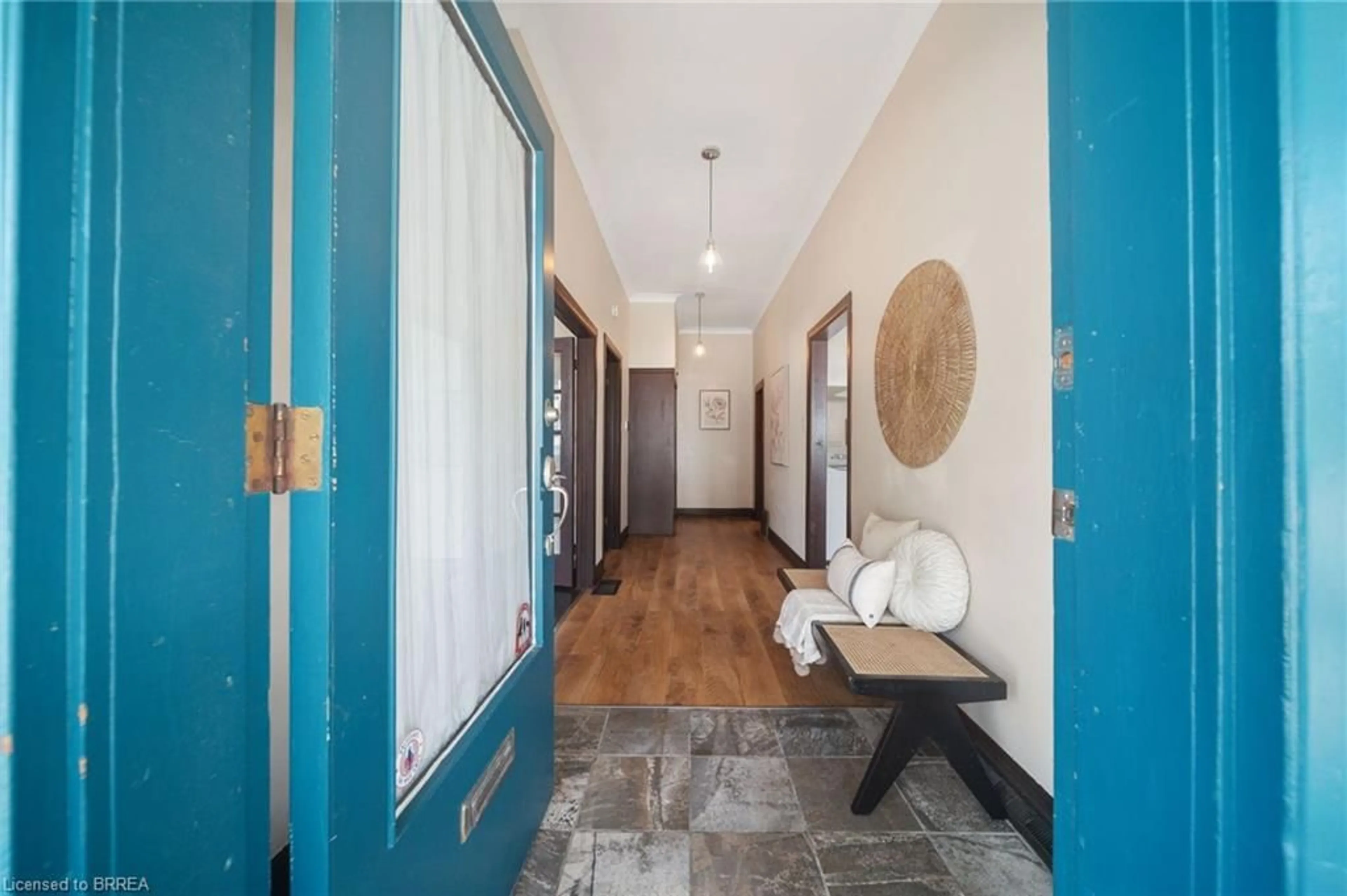 Indoor entryway for 76 William St, Brantford Ontario N3T 3K8